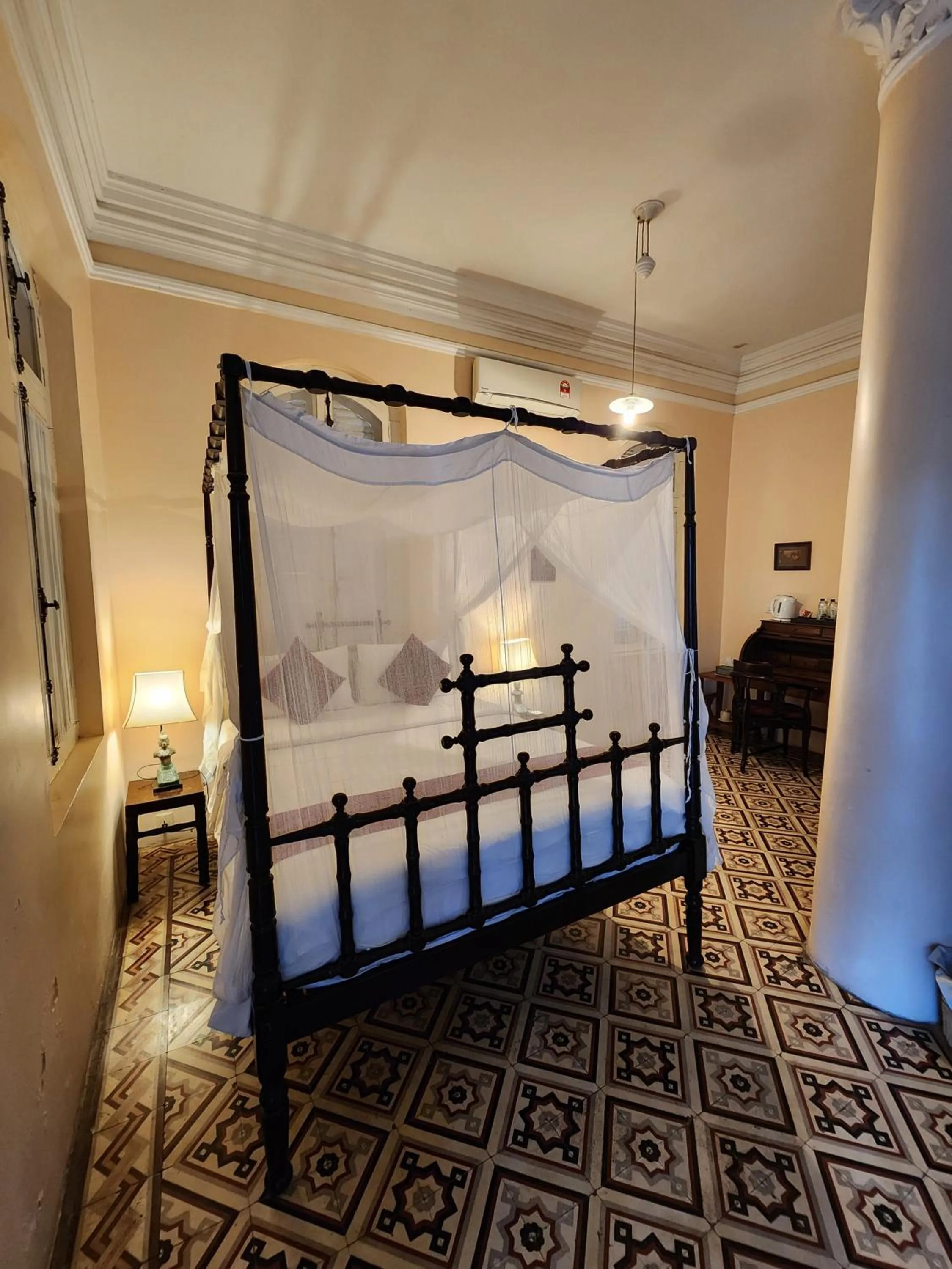 Photo of the whole room, Bed in La Villa