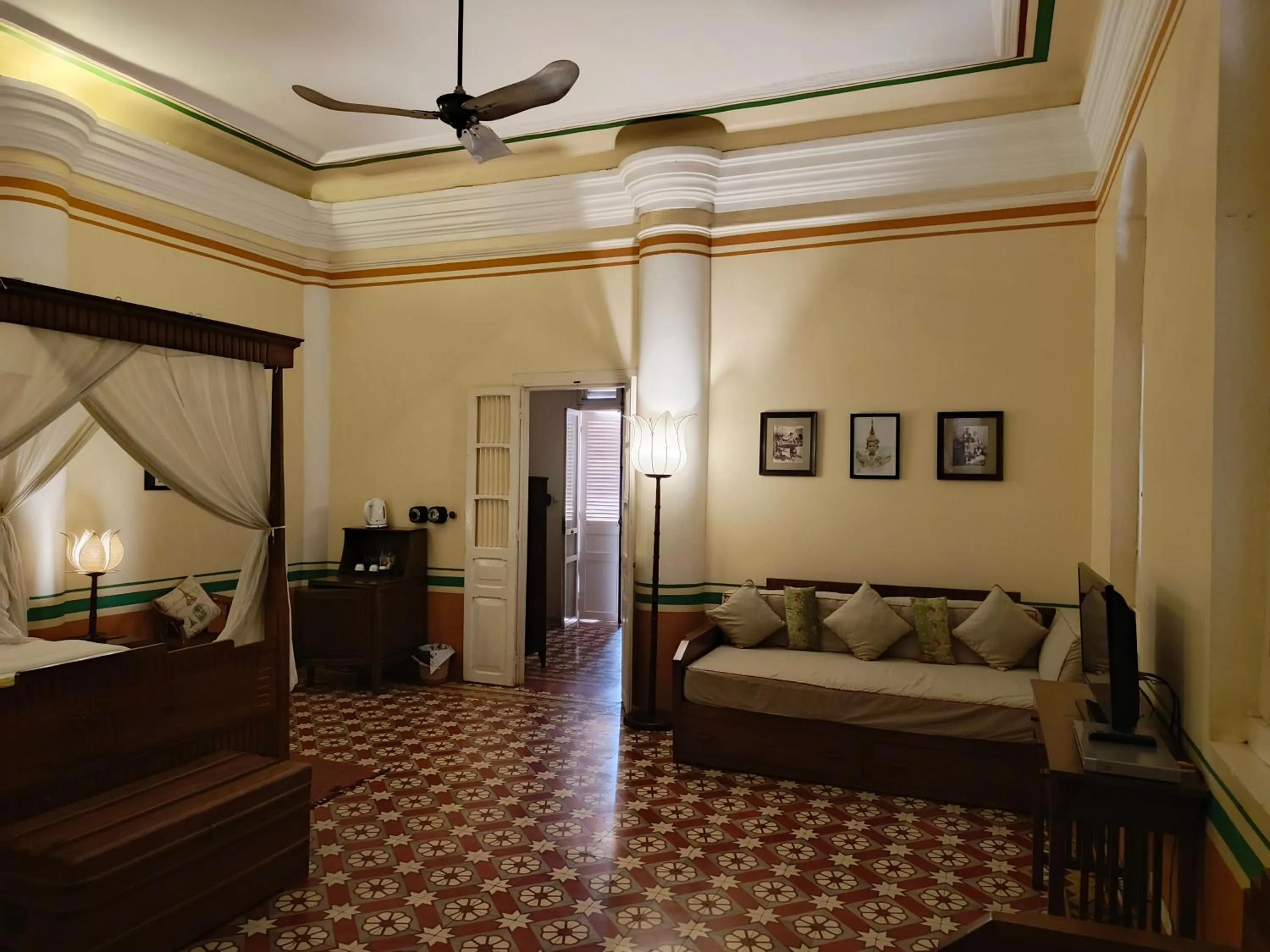 Living room, Bed in La Villa