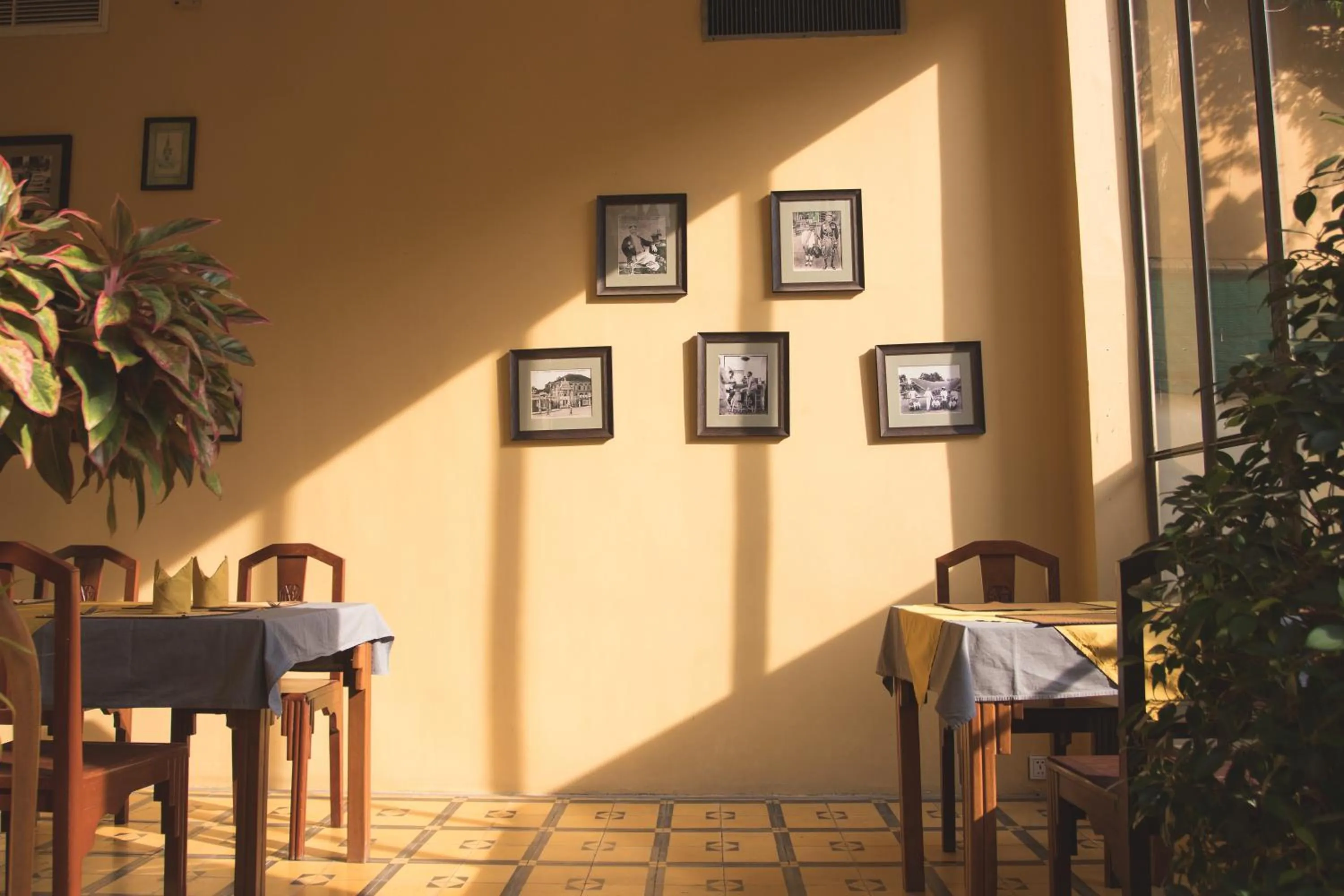 Restaurant/places to eat in La Villa