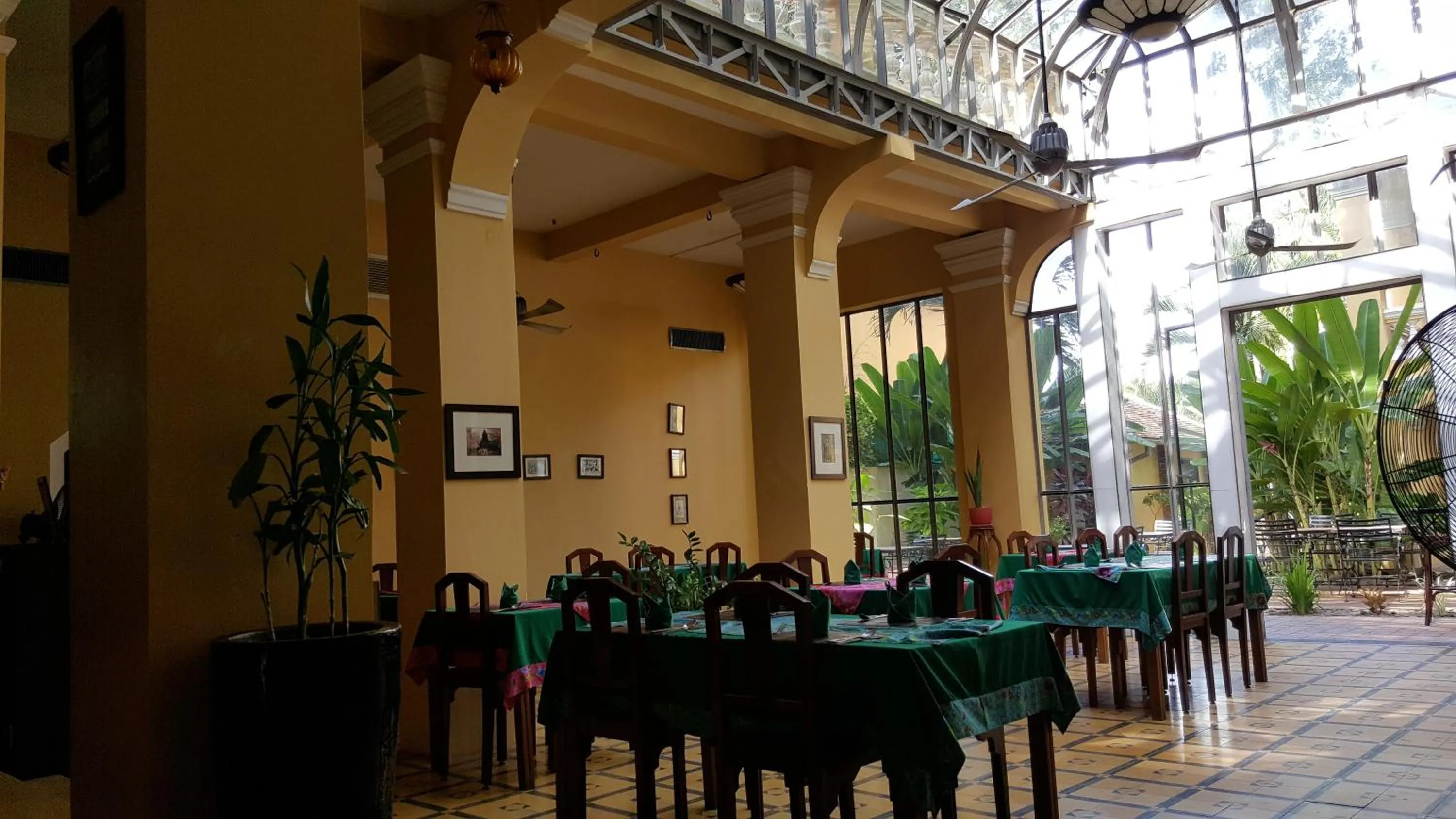 Restaurant/places to eat in La Villa