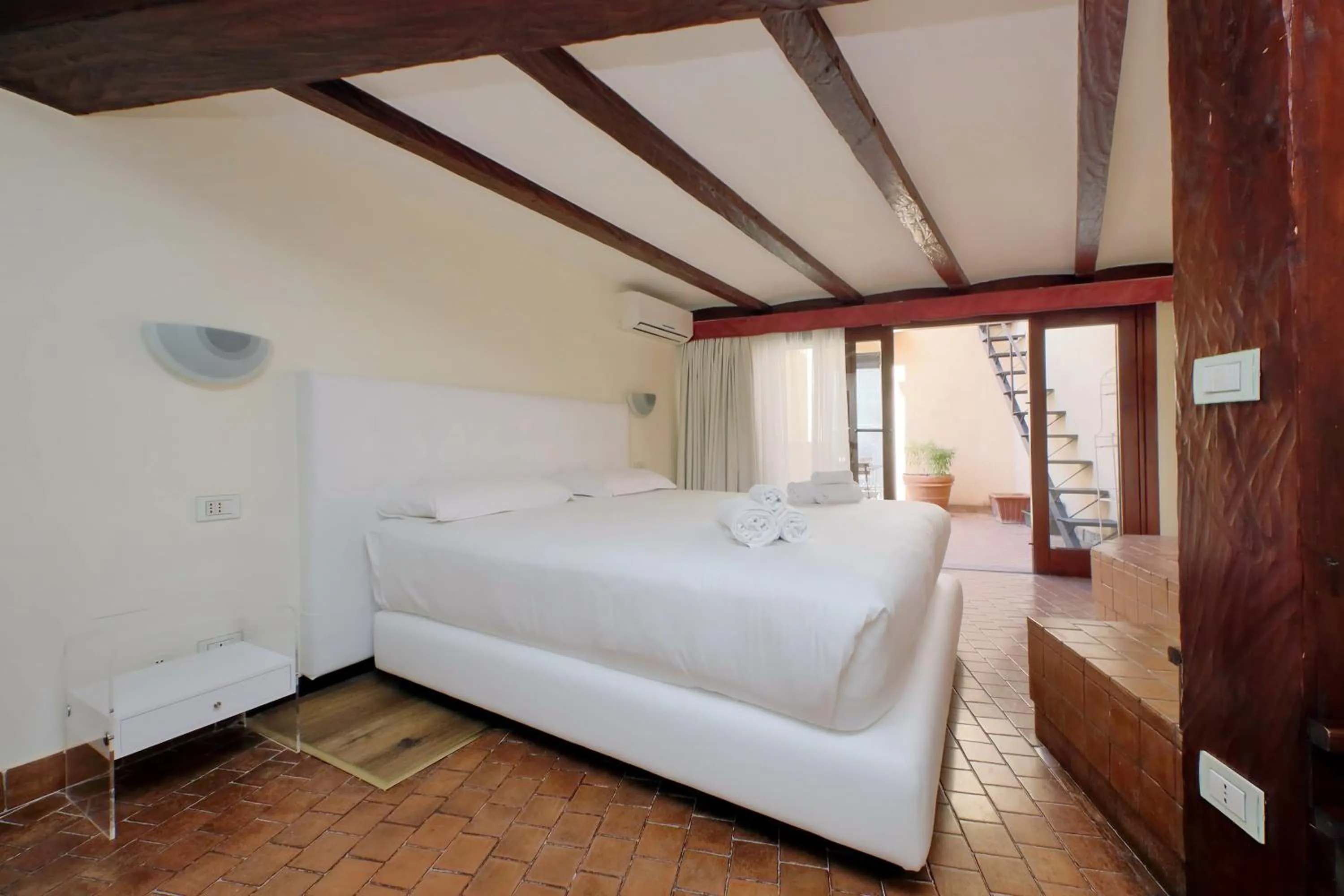 Bed in Trevi Rome Suite