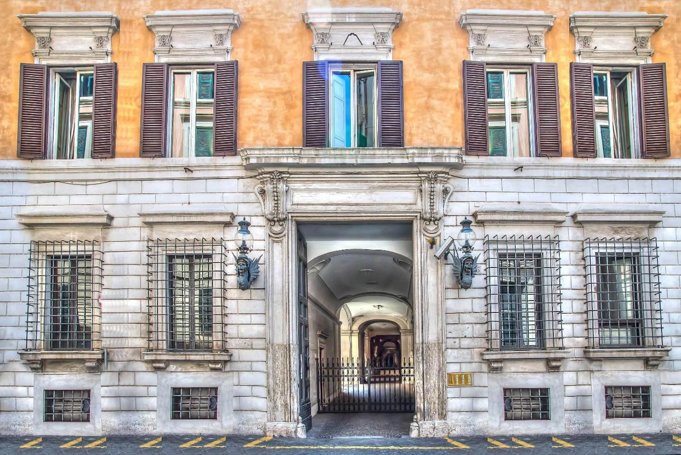 Facade/entrance in Trevi Rome Suite