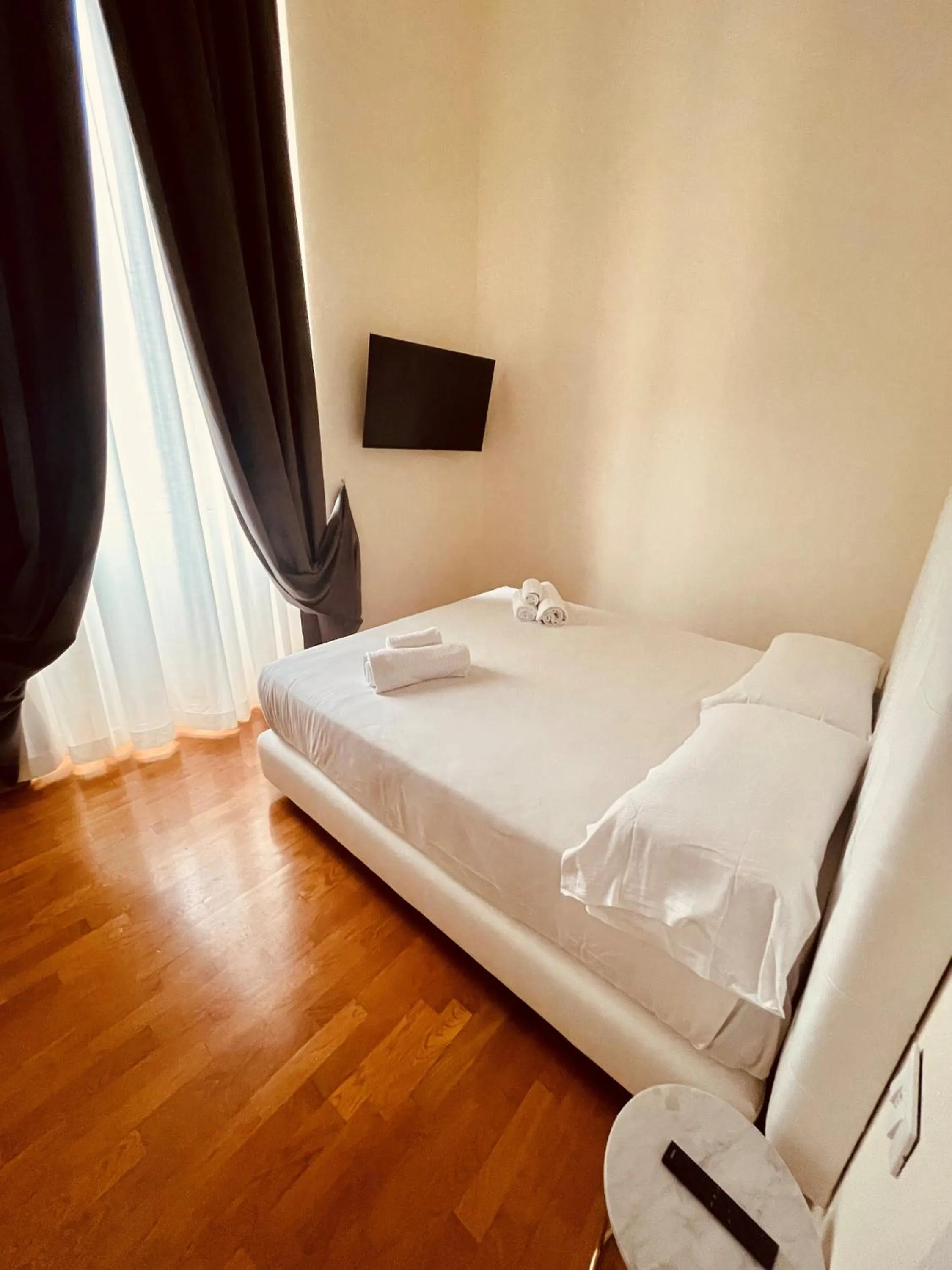 Bed in Trevi Rome Suite