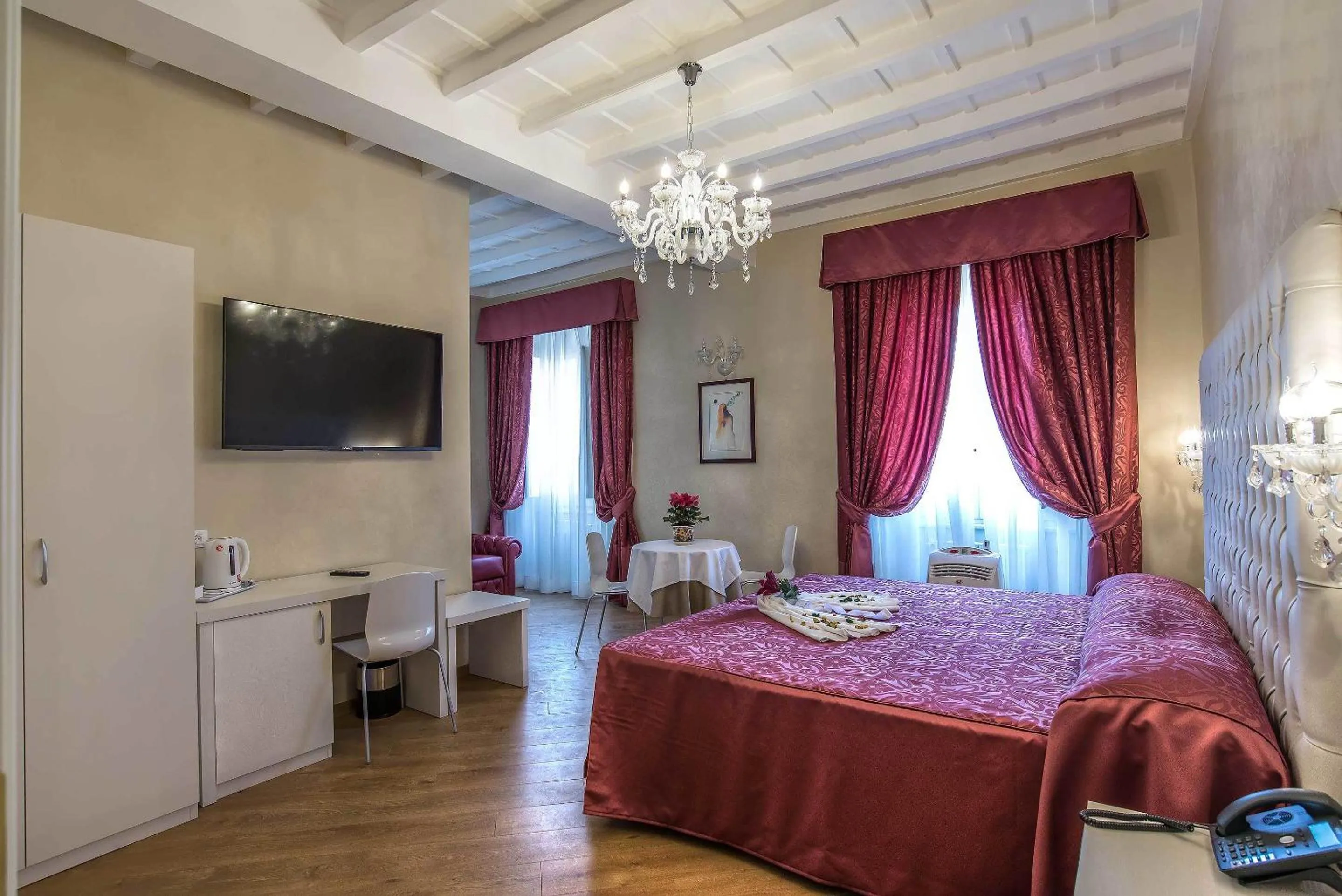 Bedroom, Bed in Trevi Rome Suite