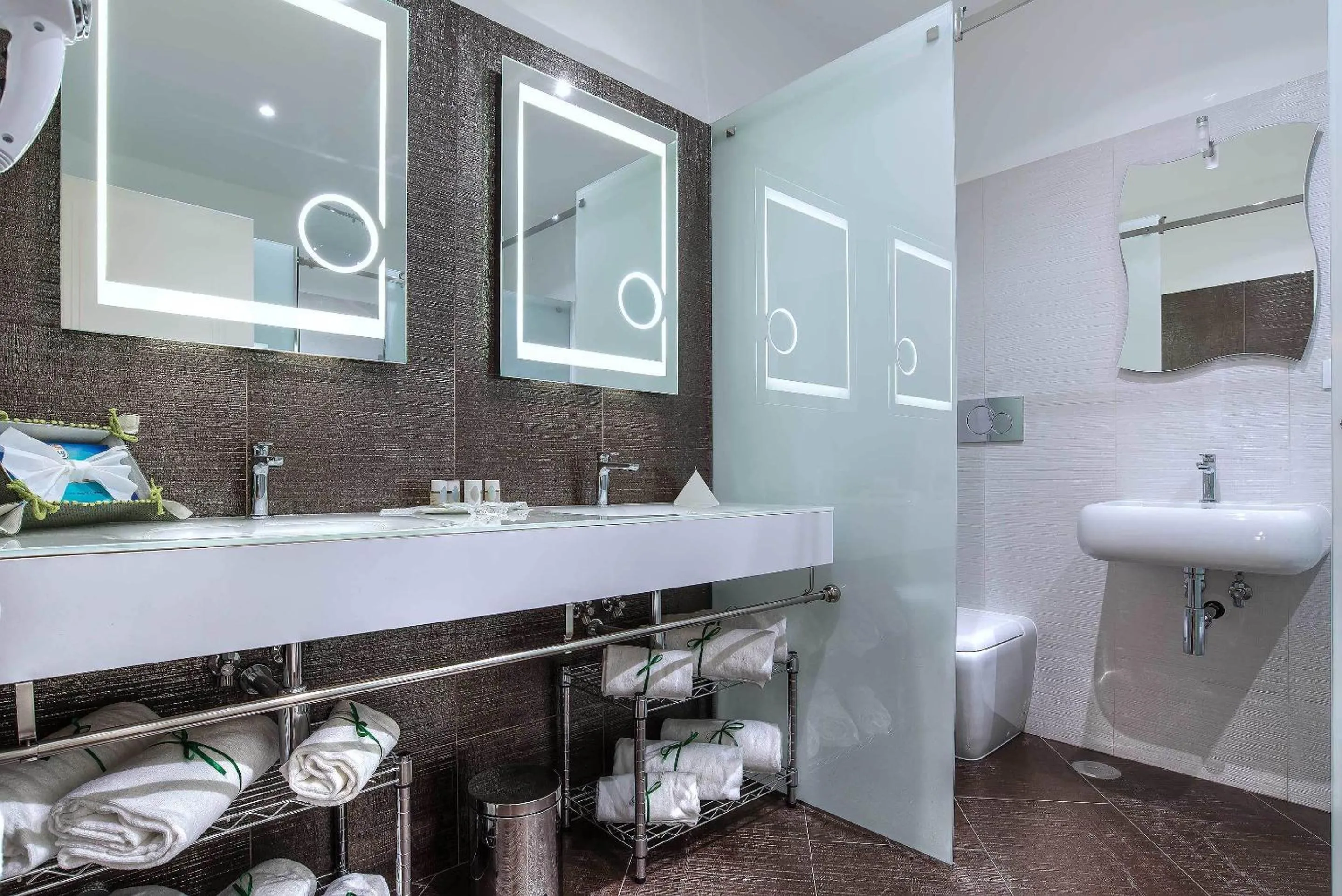 Bathroom in Trevi Rome Suite