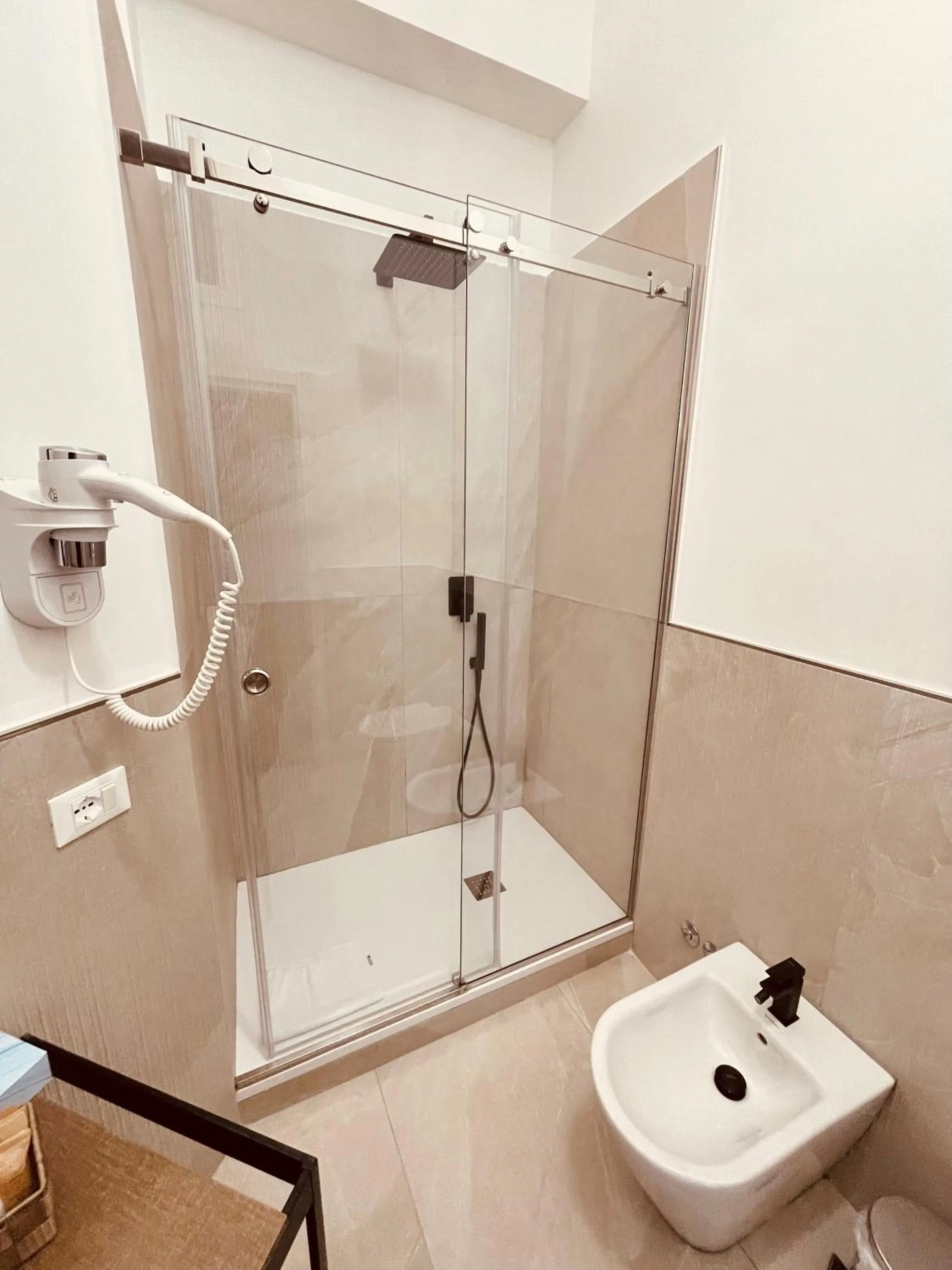 Shower in Trevi Rome Suite