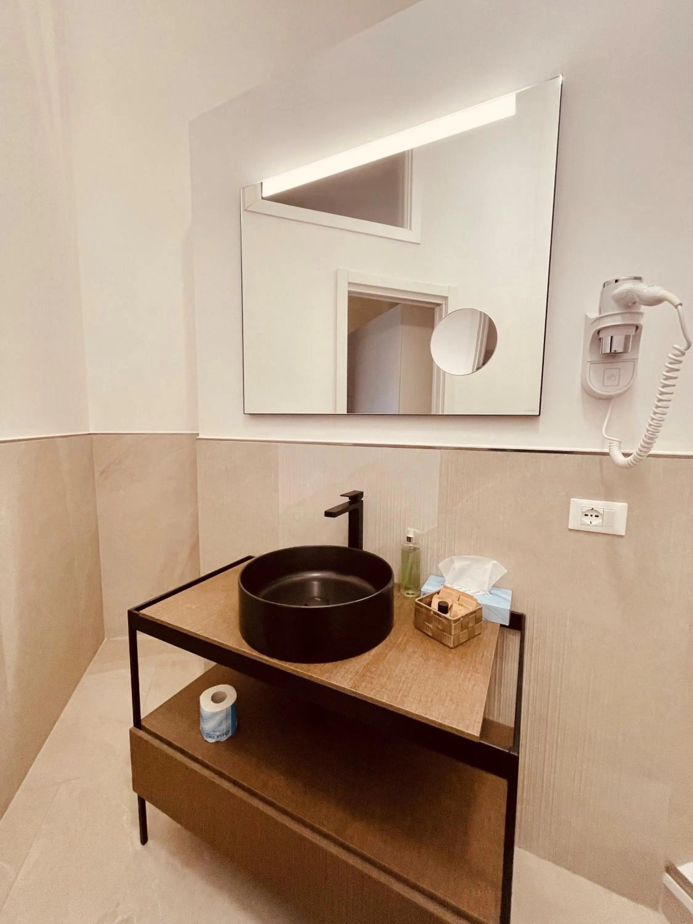 Bathroom in Trevi Rome Suite