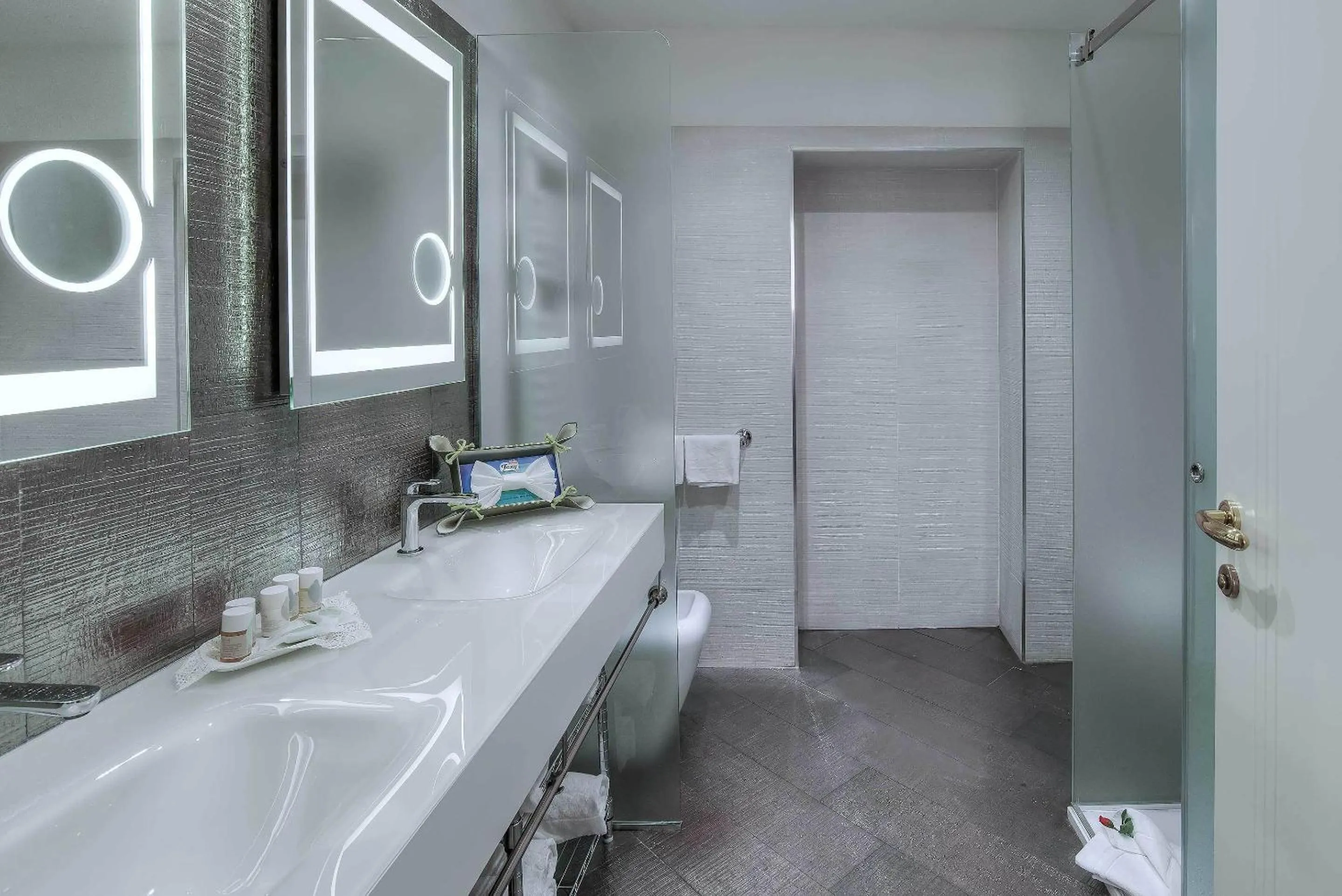 Bathroom in Trevi Rome Suite