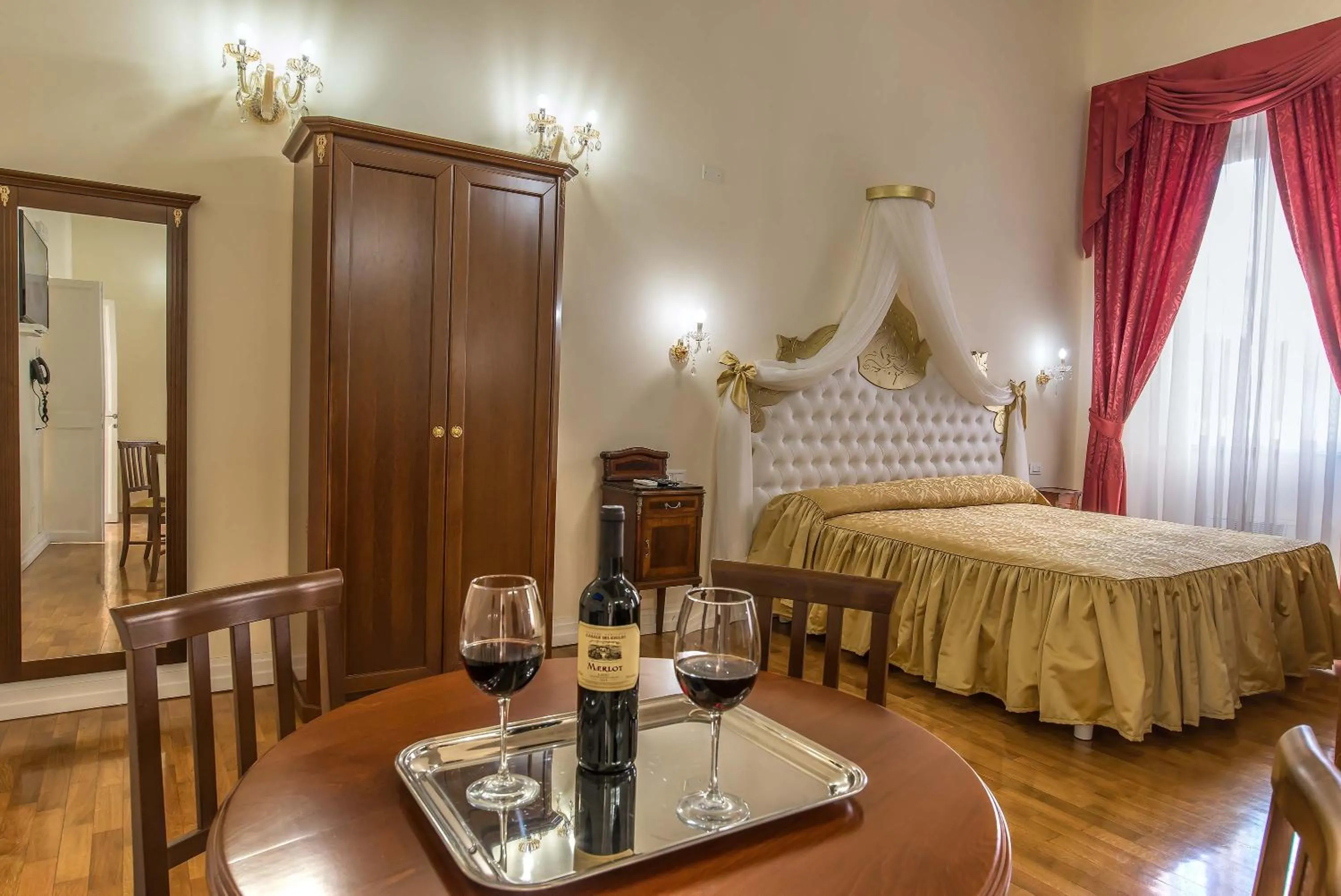 Bedroom, Bed in Trevi Rome Suite