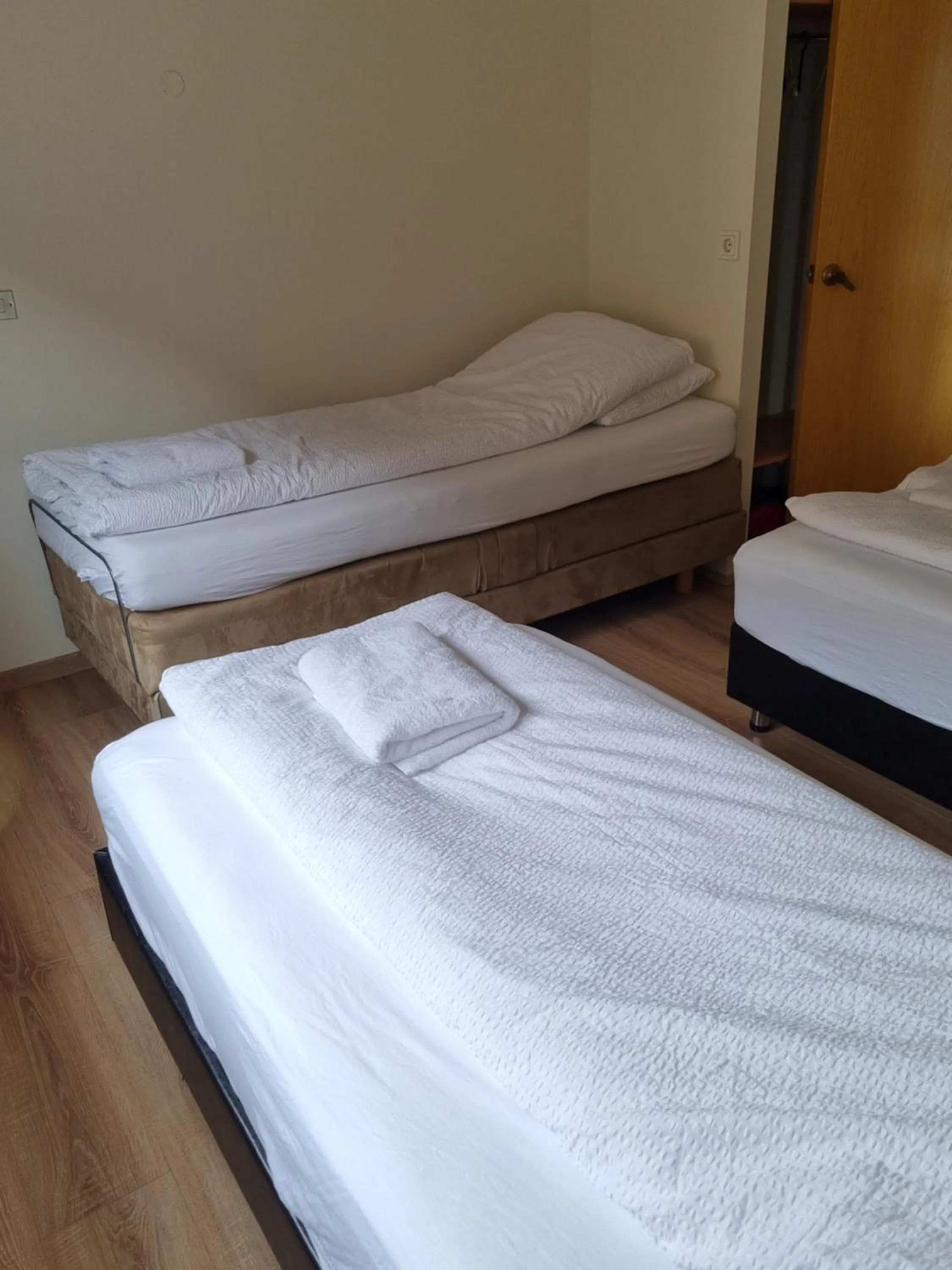 Bedroom, Bed in Lindarbrekka