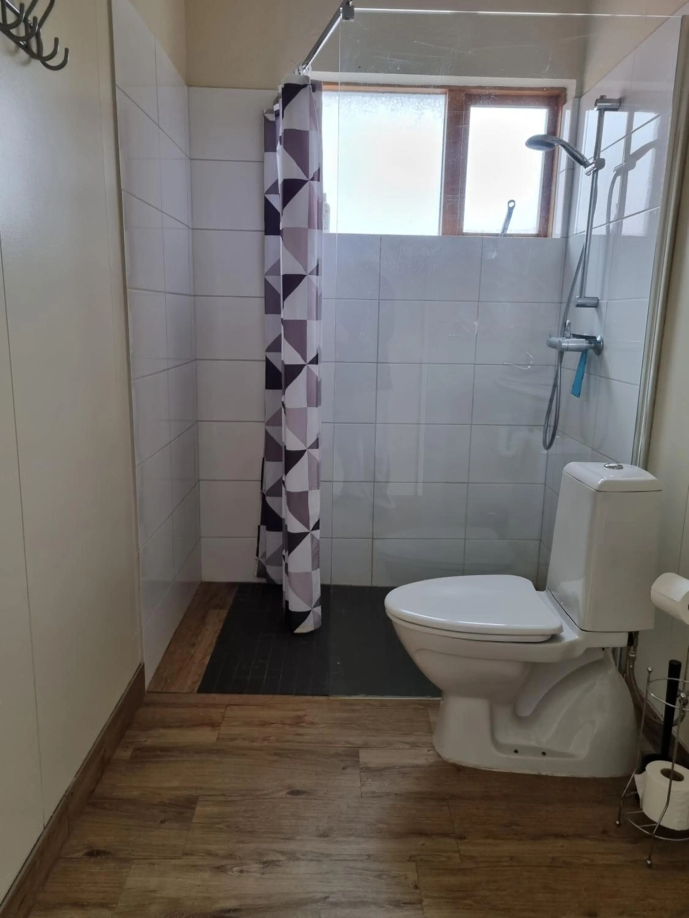 Shower in Lindarbrekka