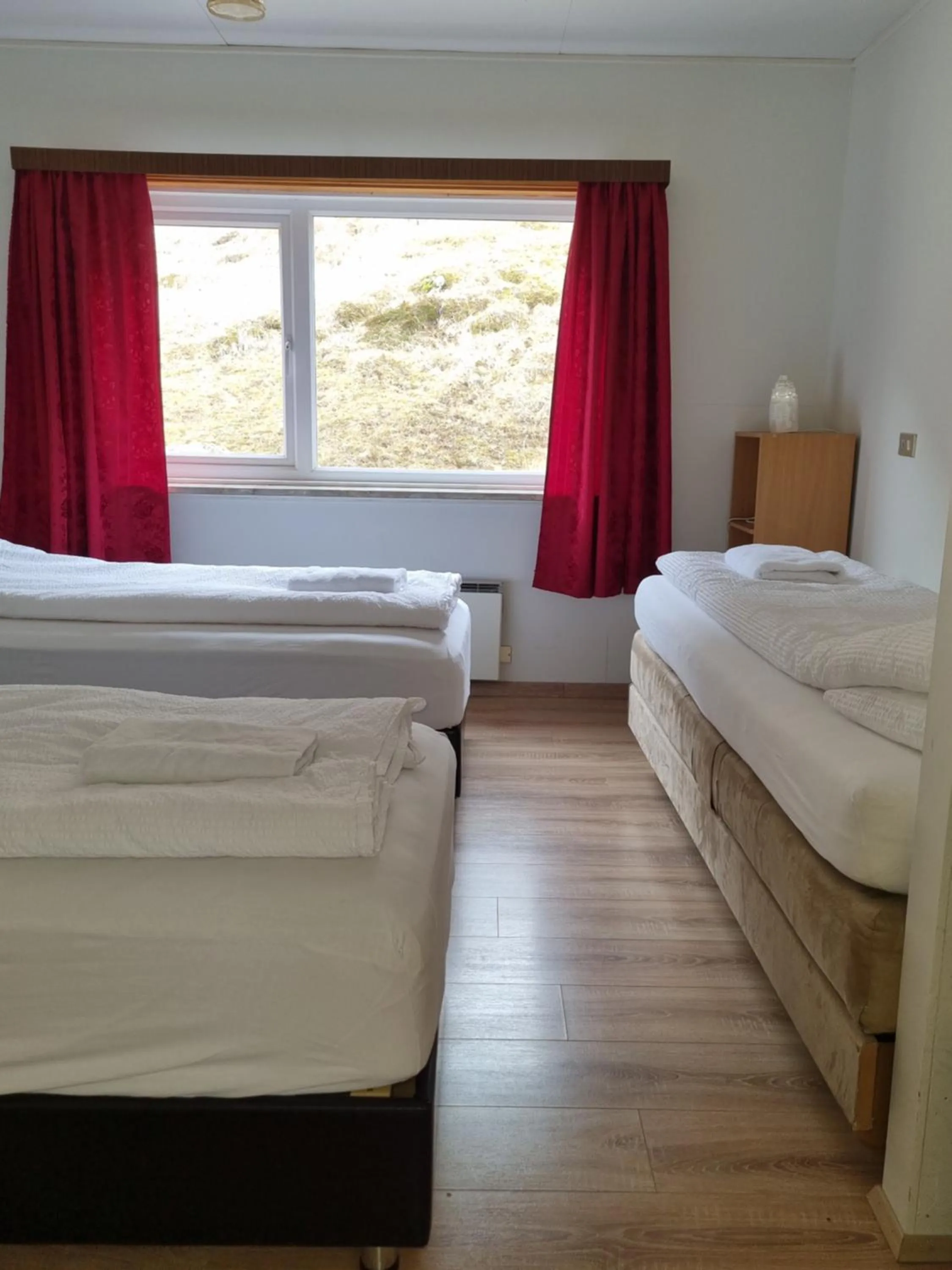 Bedroom, Bed in Lindarbrekka