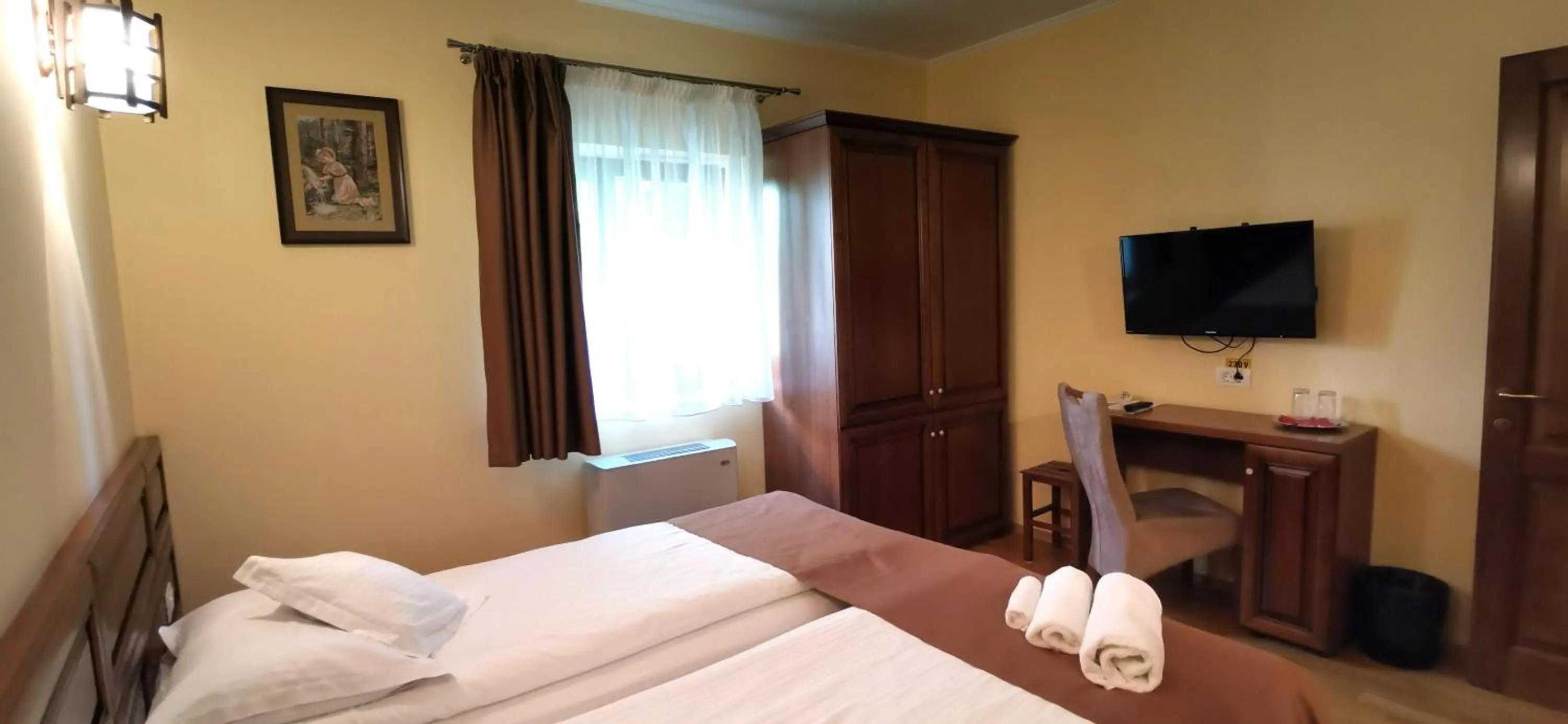 Bed in Pensiunea Nimbus