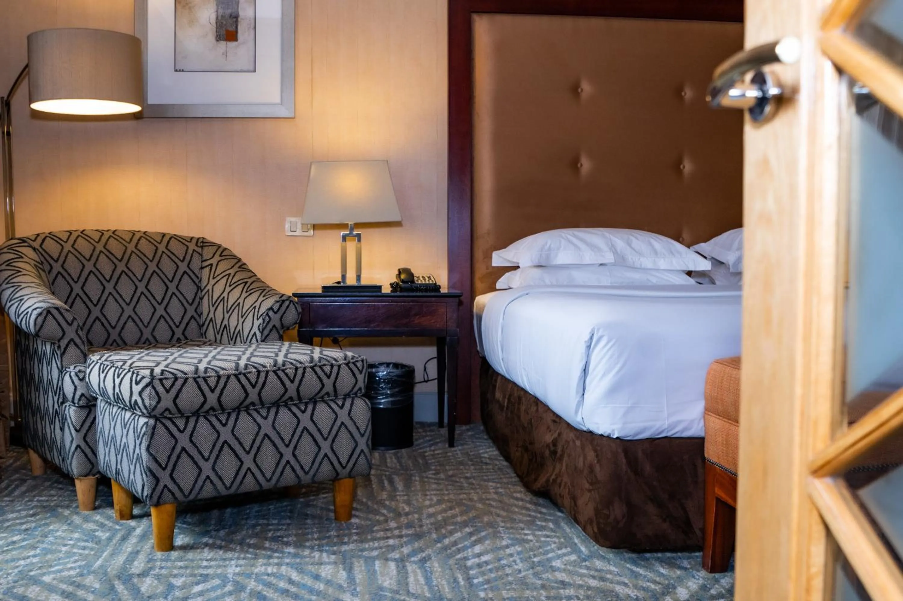 Bedroom, Bed in Royal Majestic Hotel