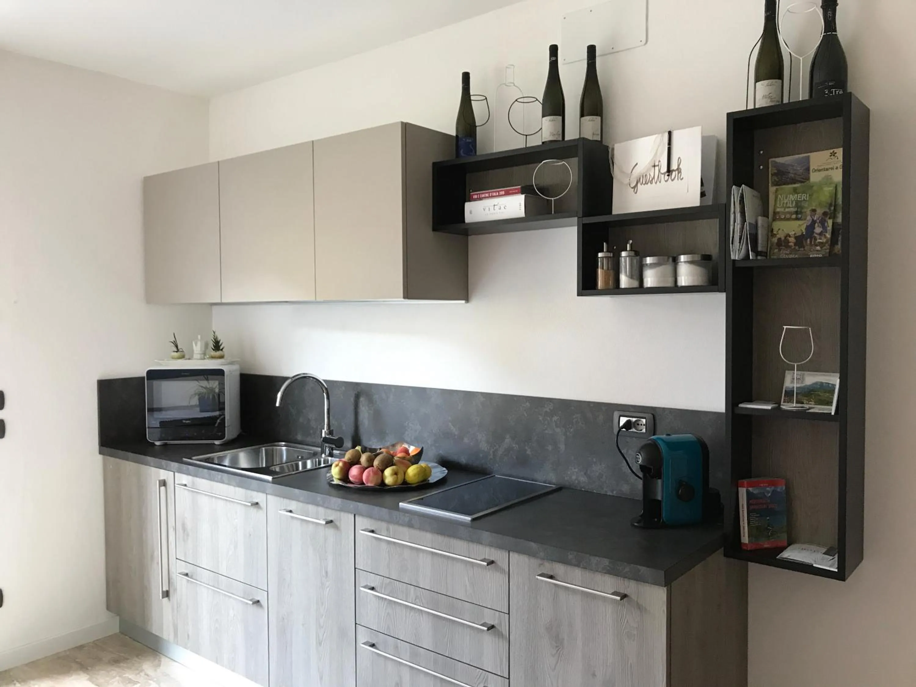 Communal kitchen in Nenez B&B