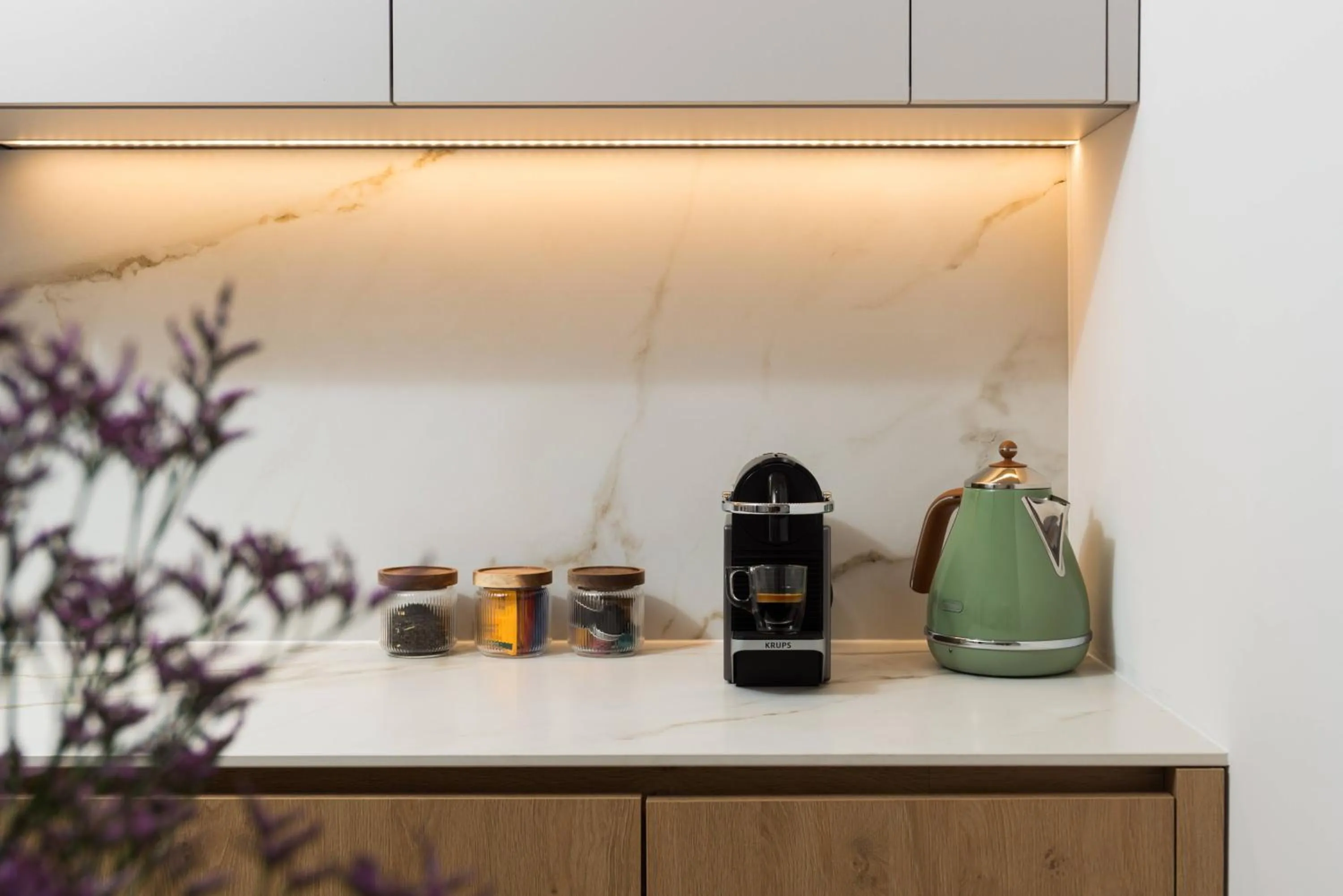 Coffee/tea facilities in master Wola Warsaw