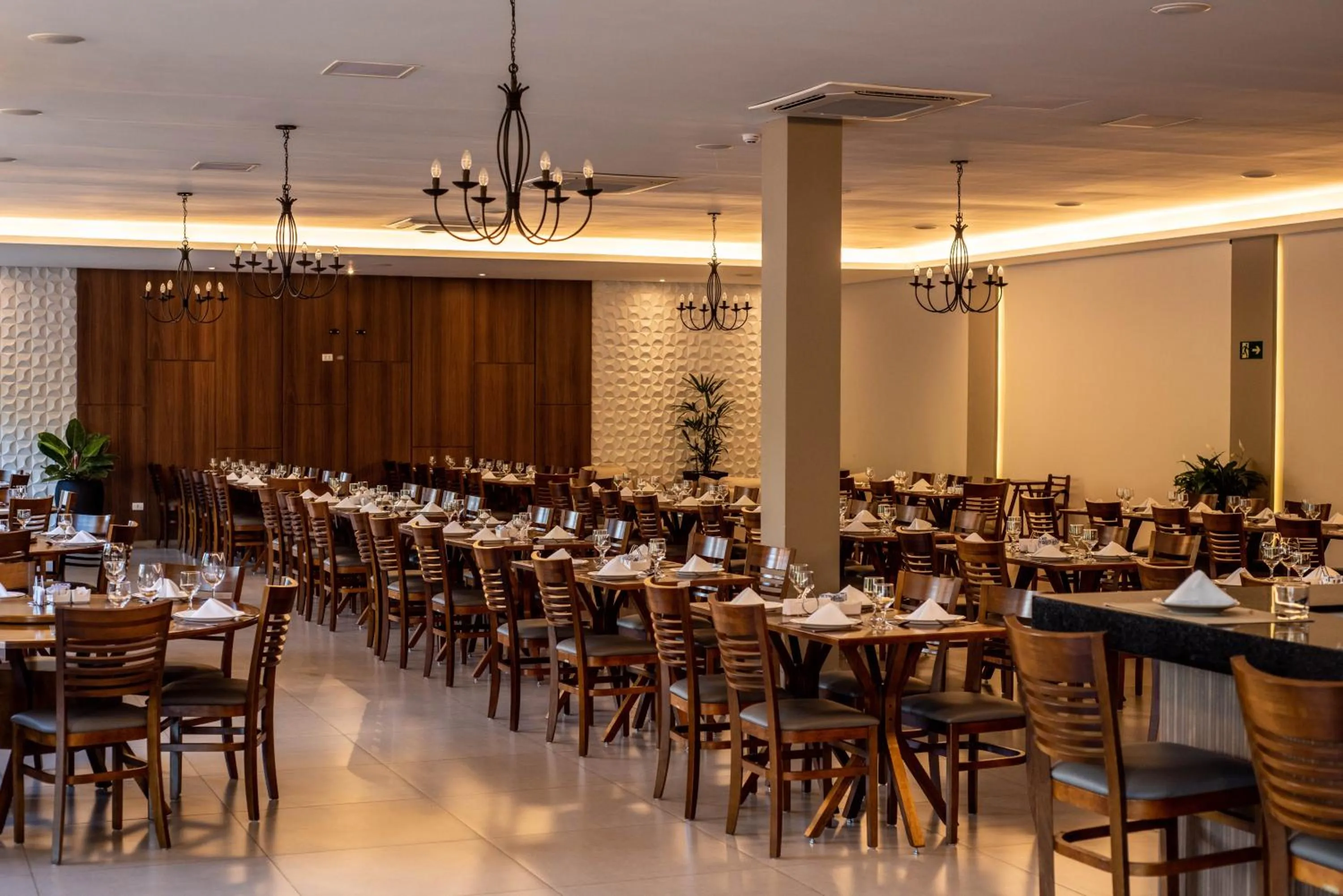 Restaurant/places to eat in Sumaré Park Hotel