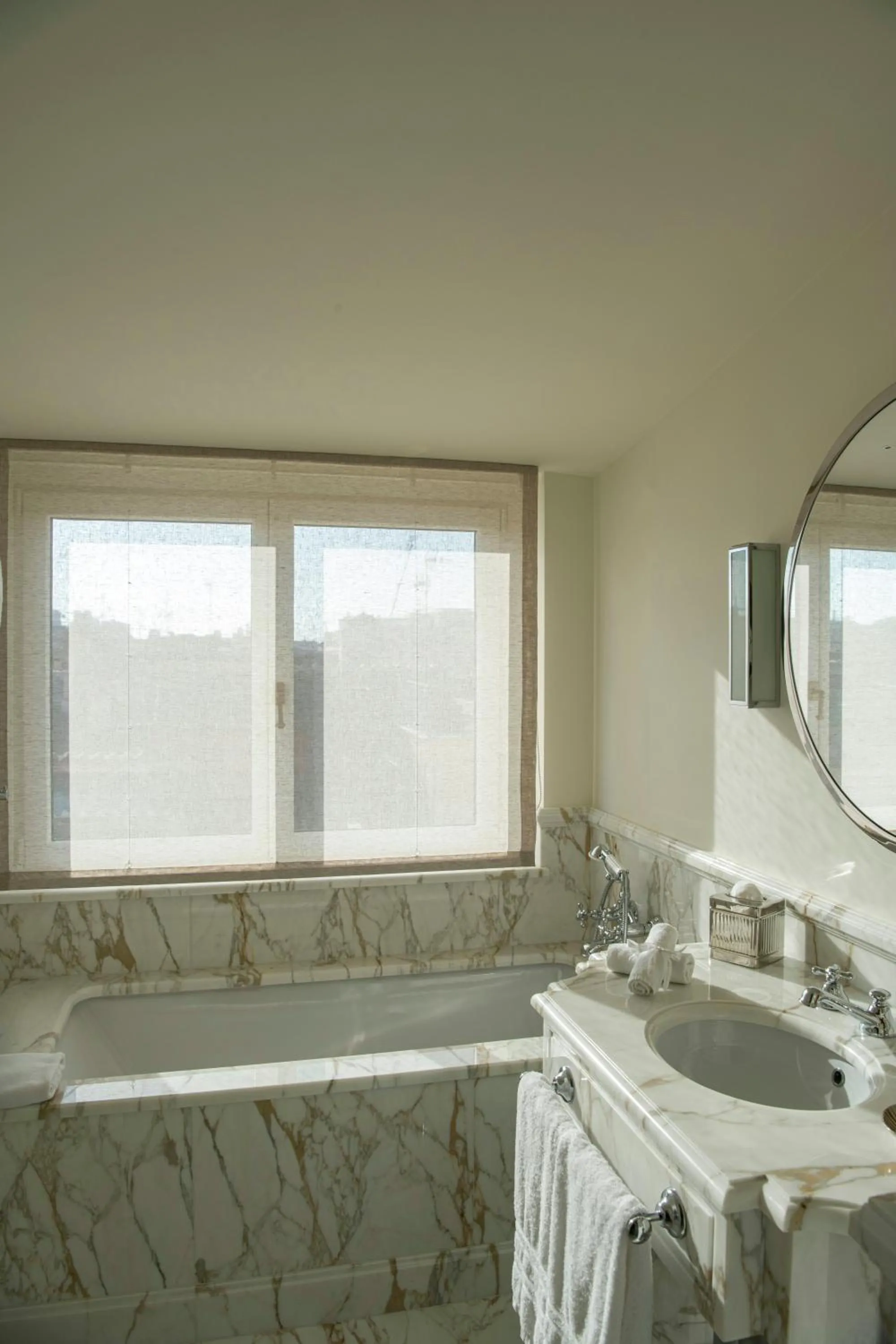 Photo of the whole room in Hotel d’Inghilterra Roma – Starhotels Collezione