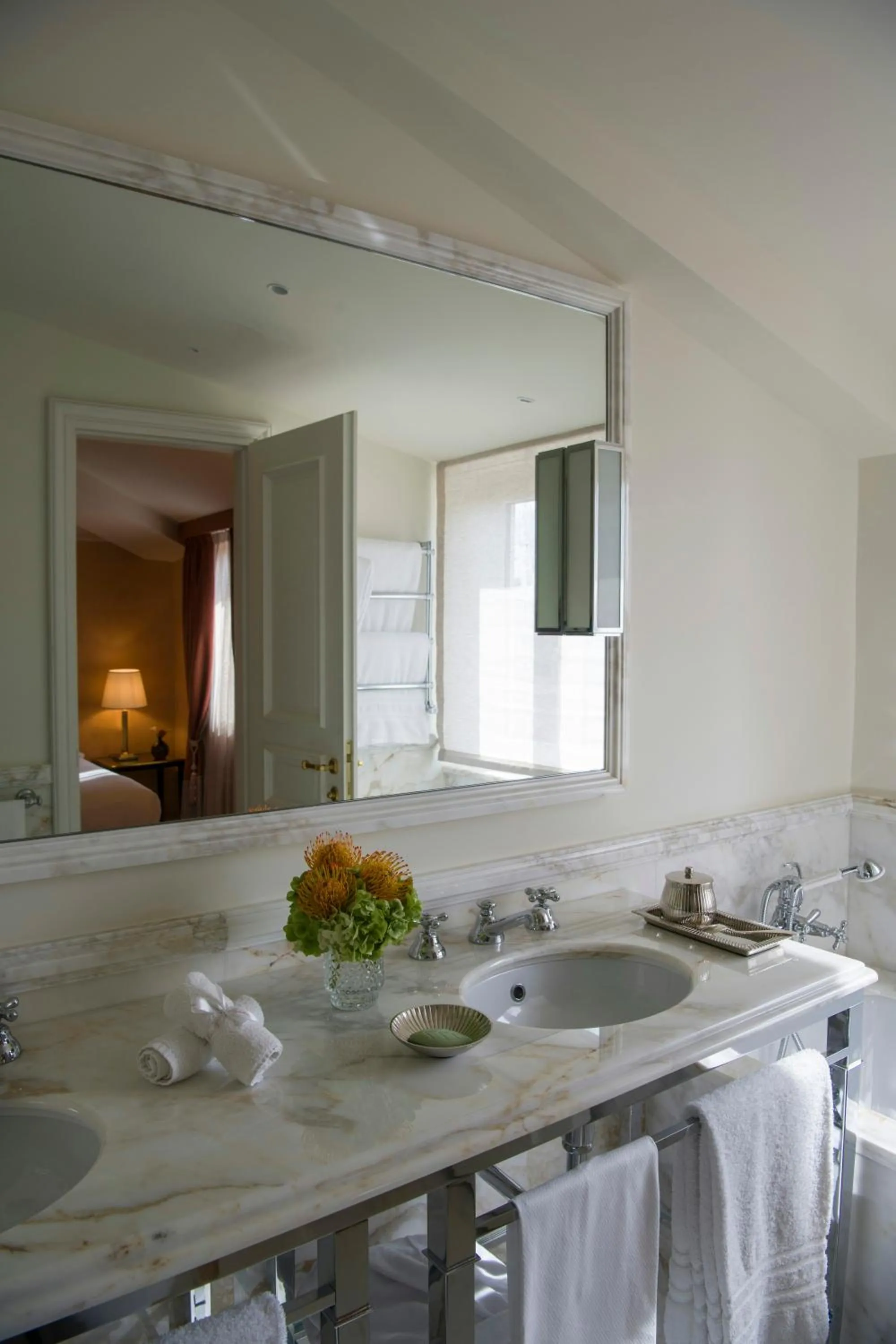 Photo of the whole room in Hotel d’Inghilterra Roma – Starhotels Collezione