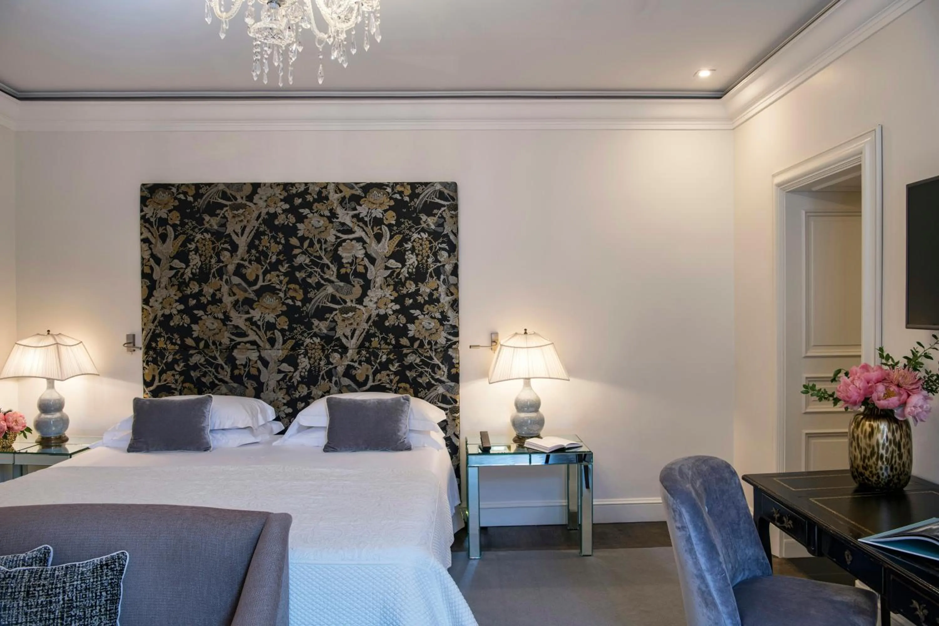 Photo of the whole room, Bed in Hotel d’Inghilterra Roma – Starhotels Collezione