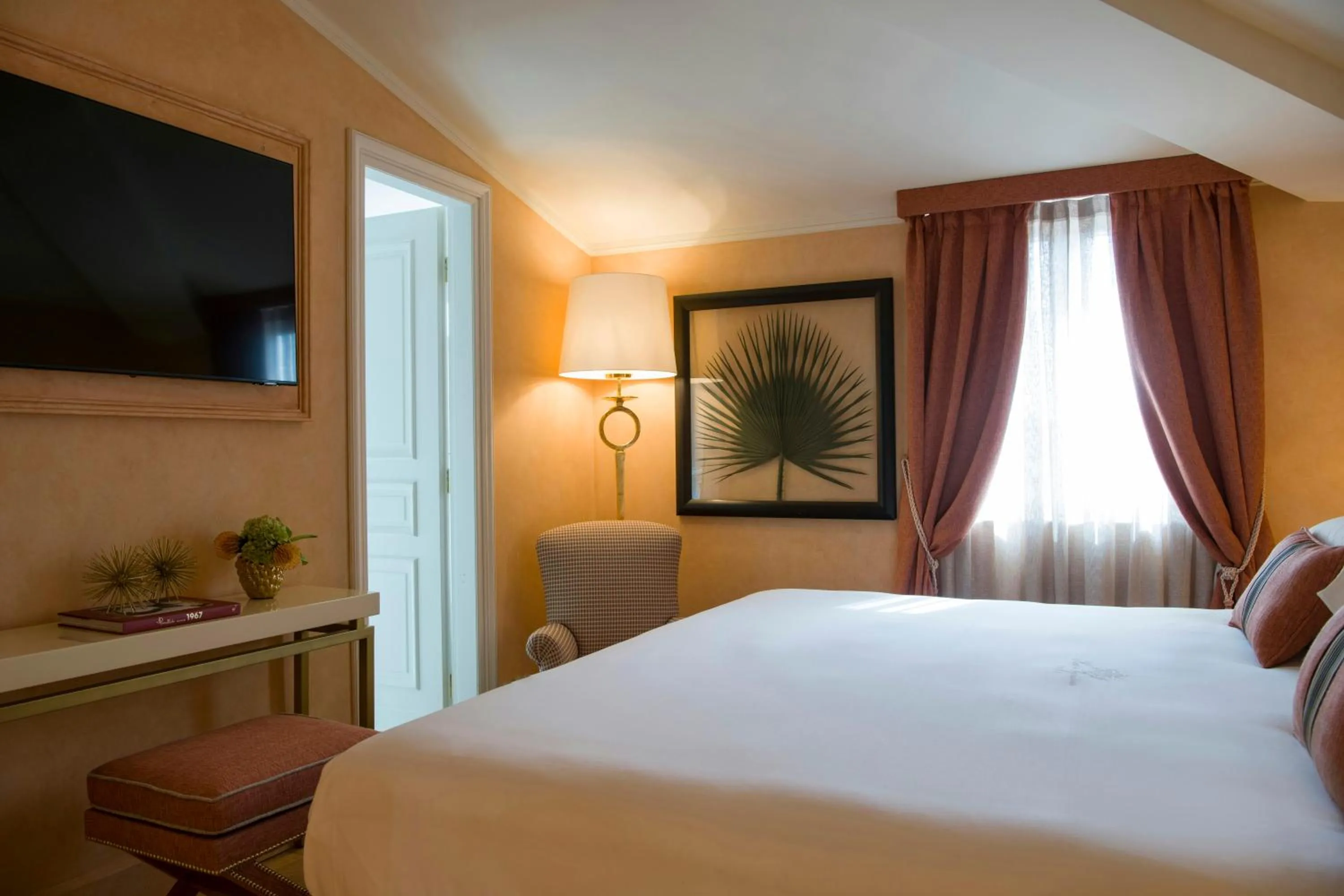 Photo of the whole room, Bed in Hotel d’Inghilterra Roma – Starhotels Collezione