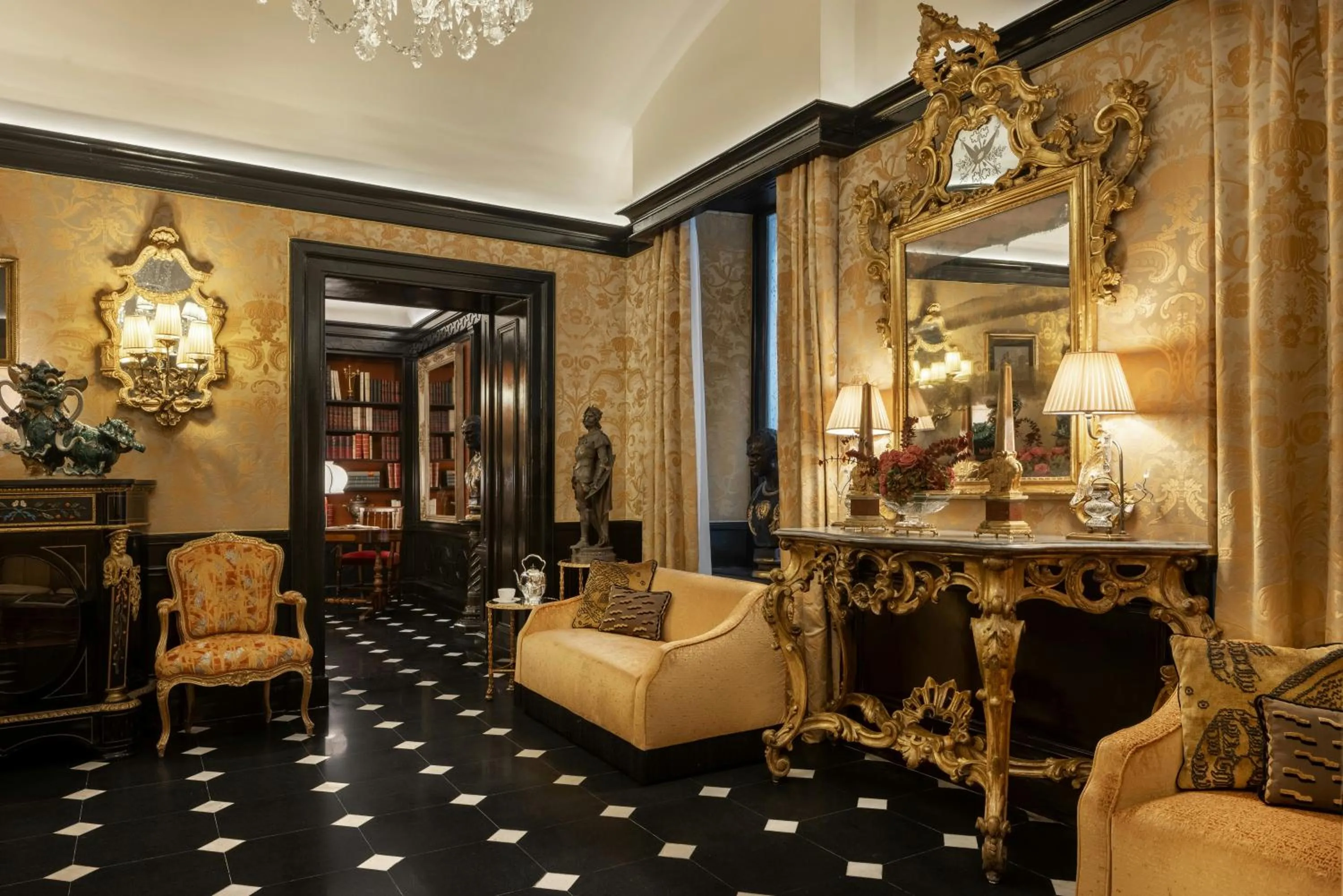 Decorative detail in Hotel d’Inghilterra Roma – Starhotels Collezione