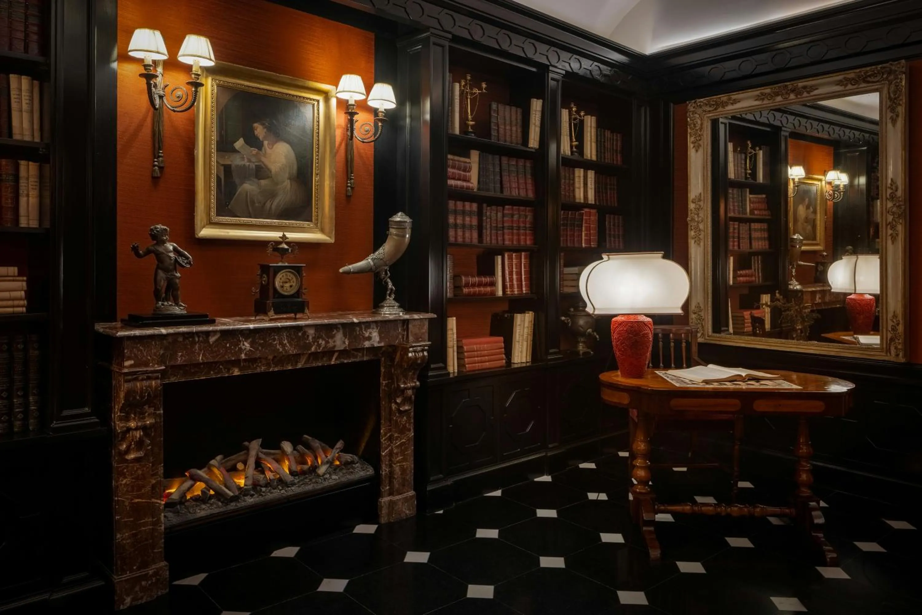 Library in Hotel d’Inghilterra Roma – Starhotels Collezione