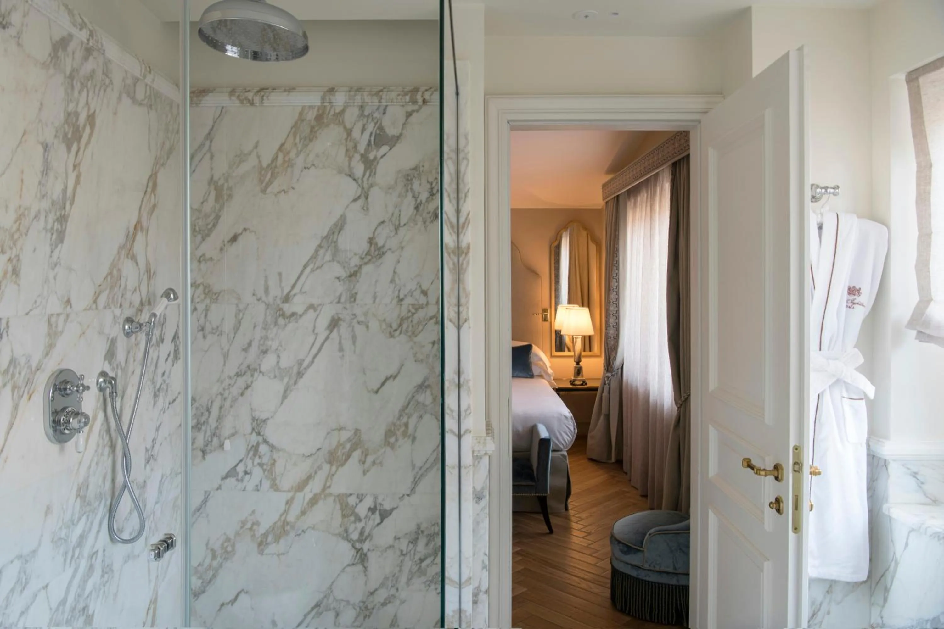Bathroom, Bed in Hotel d’Inghilterra Roma – Starhotels Collezione