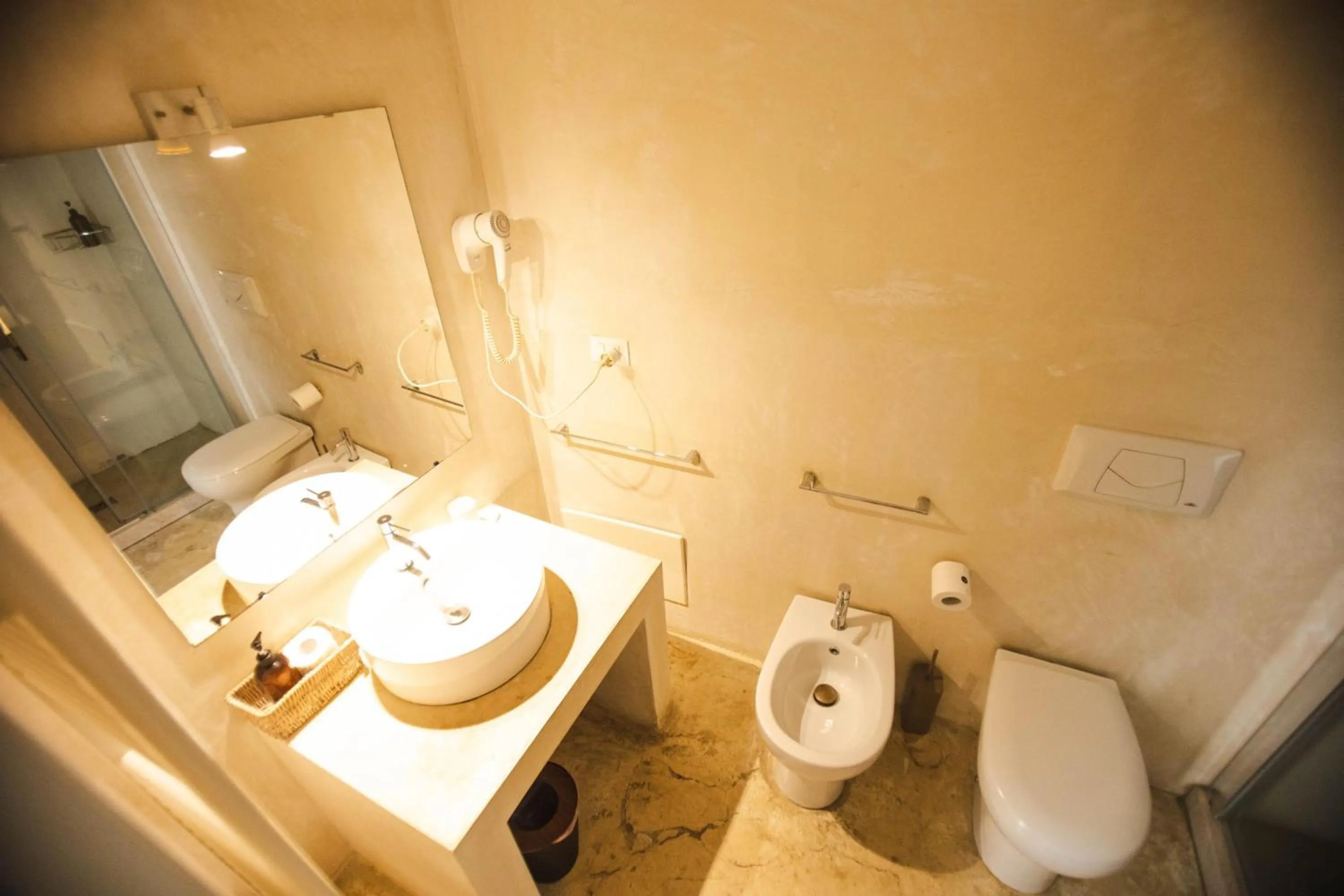 Bathroom in 4 Balconi rooms-Boutique B&B