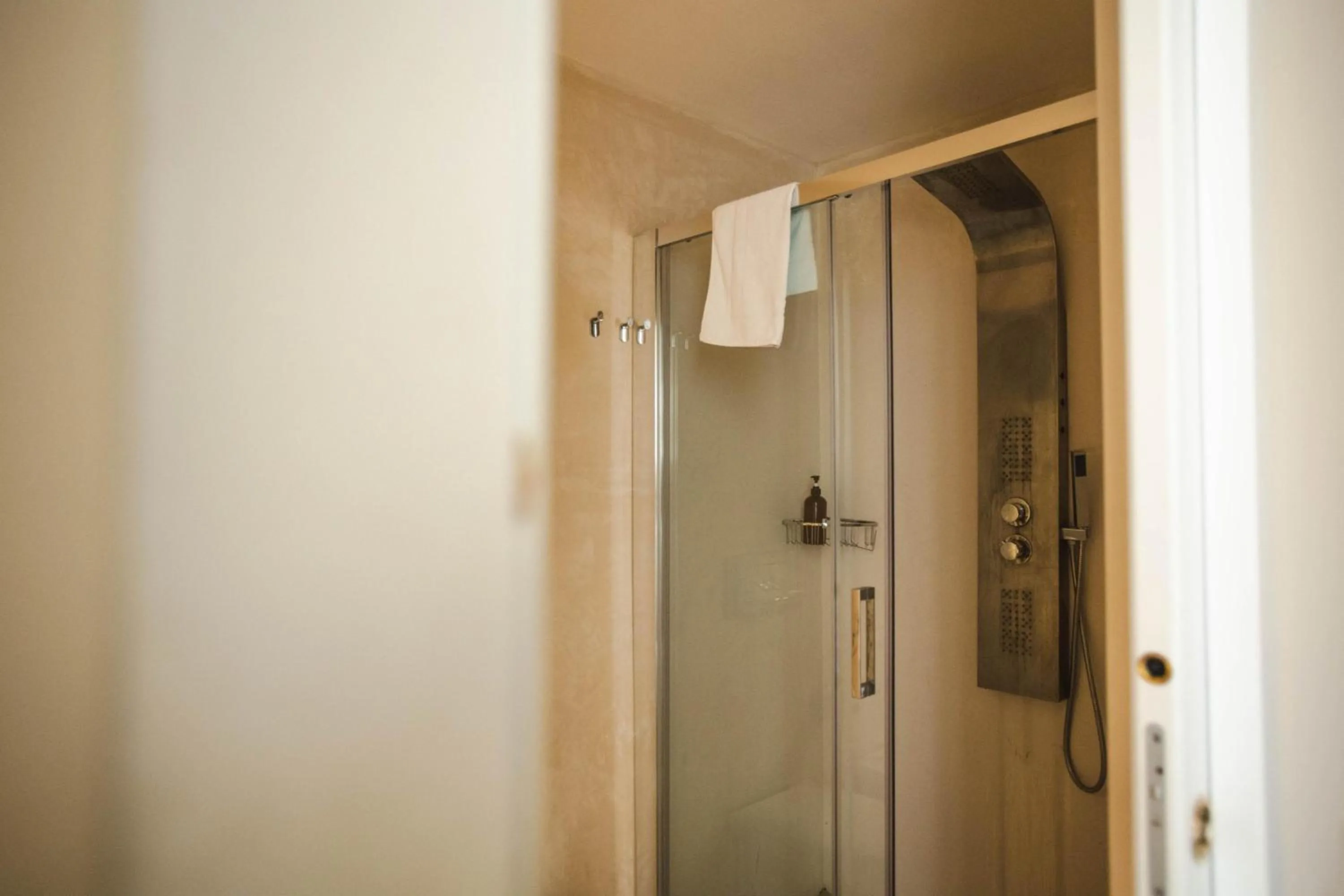 Bathroom in 4 Balconi rooms-Boutique B&B