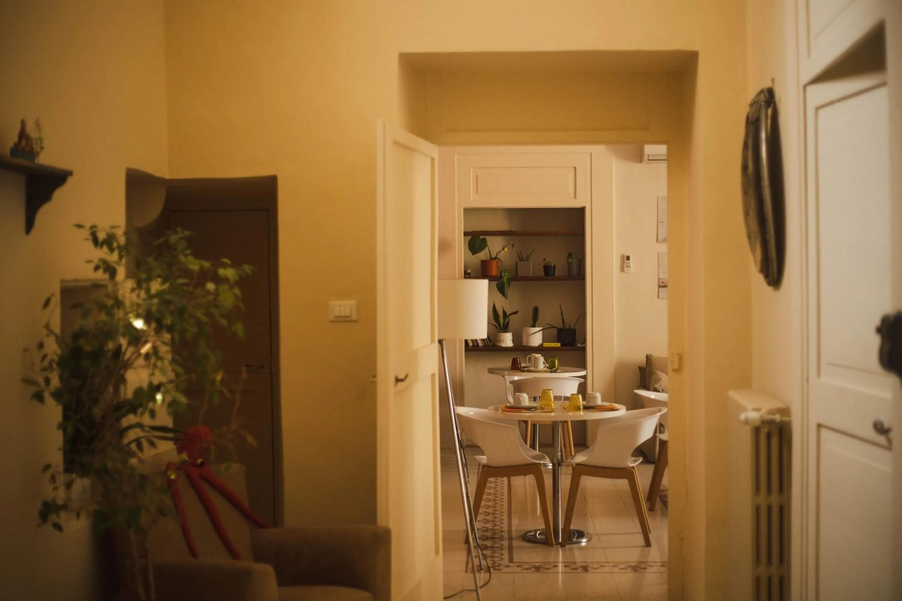 Library in 4 Balconi rooms-Boutique B&B