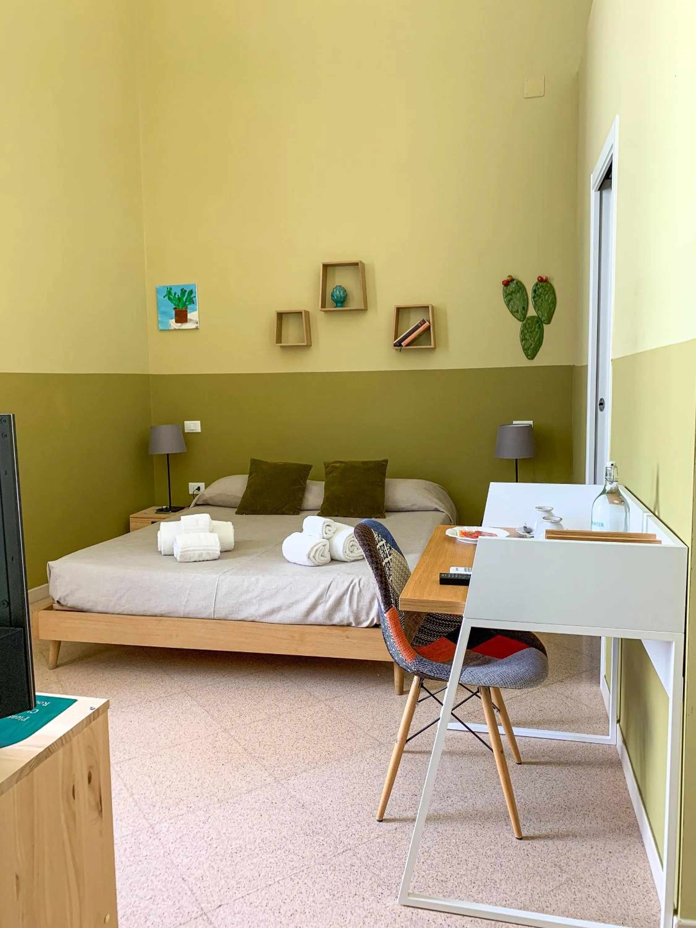 Photo of the whole room, Bed in 4 Balconi rooms-Boutique B&B