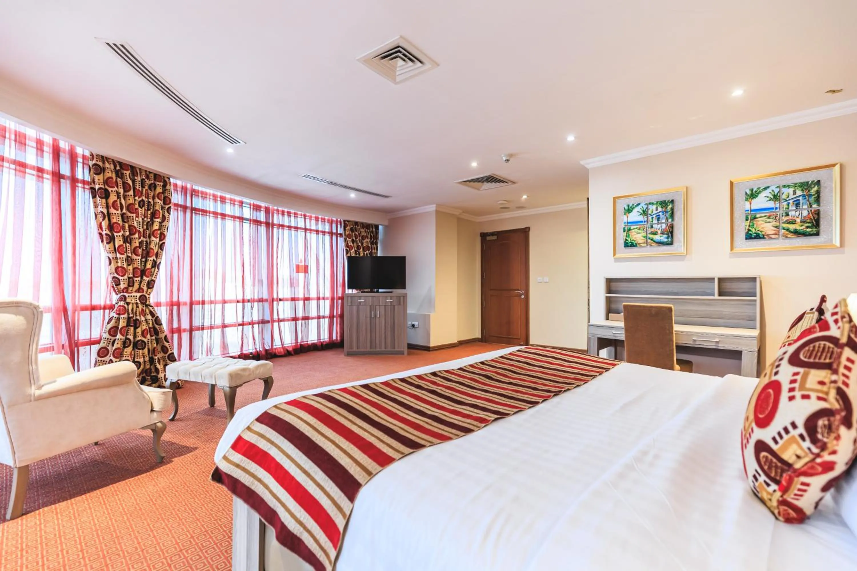 Photo of the whole room, Bed in Sapphire Plaza Hotel