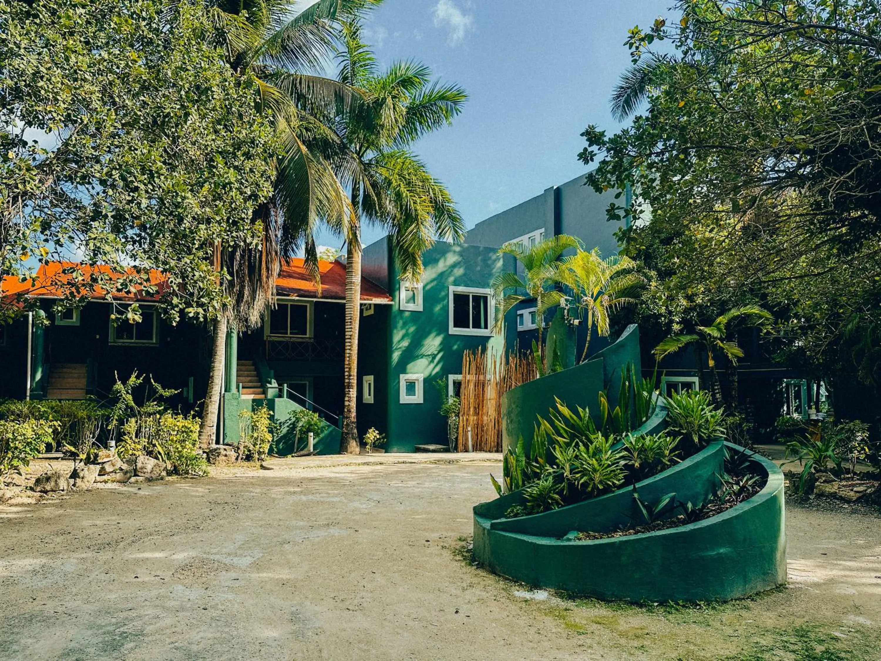 Property building in Viajero Bacalar Hostel