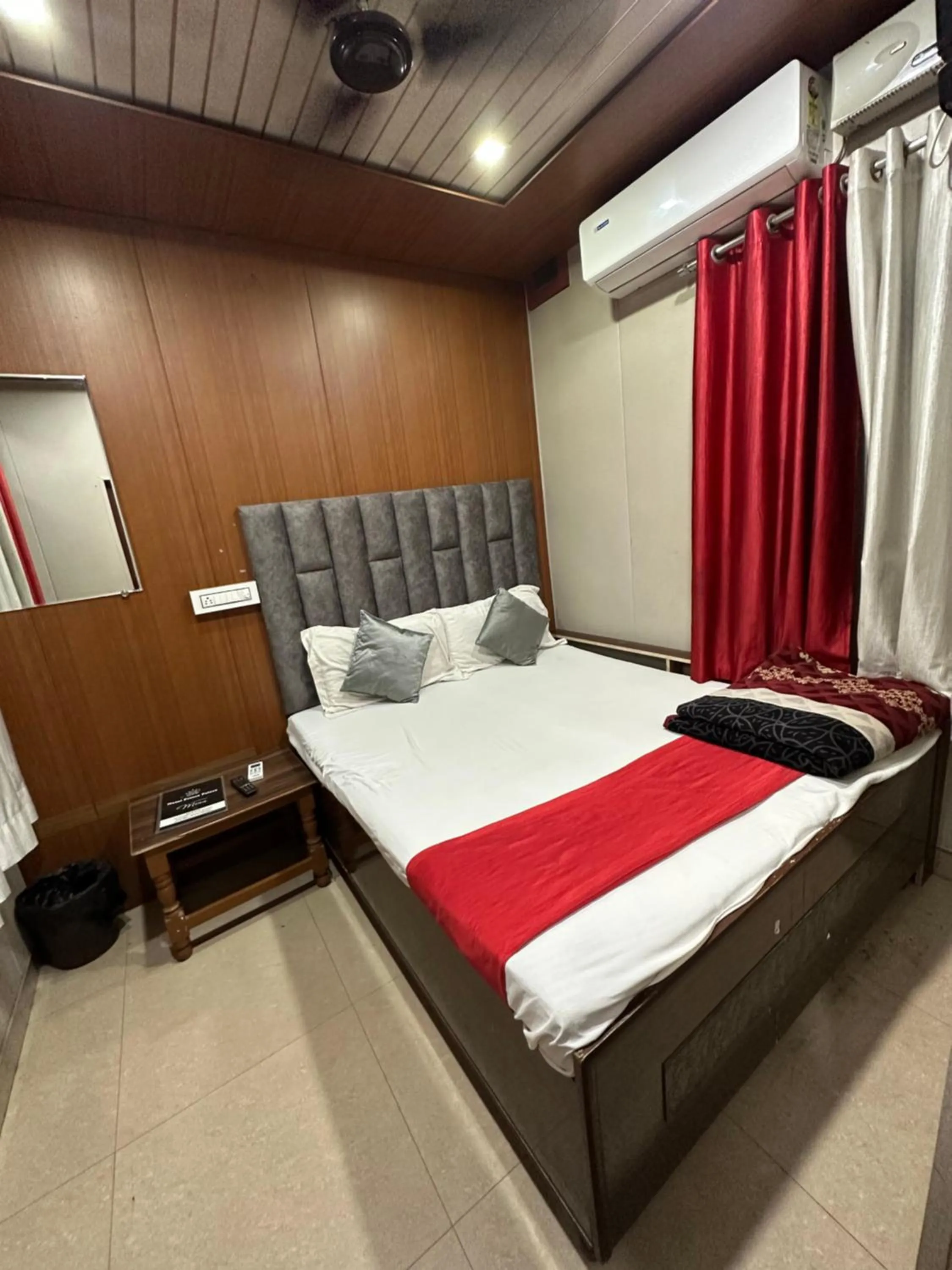 Bed in Hotel Prince Palace