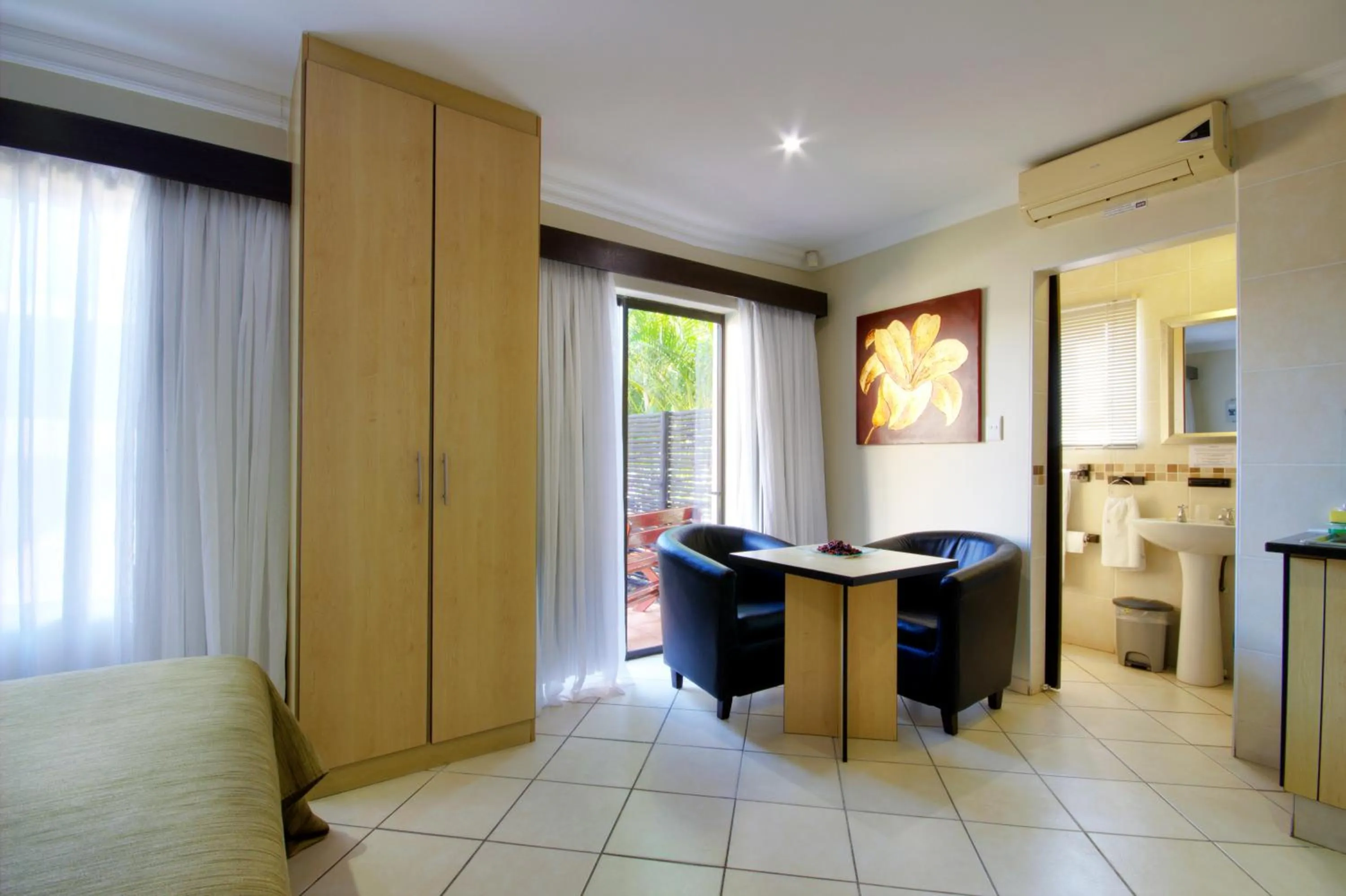 Dining area in Seagull Lodge
