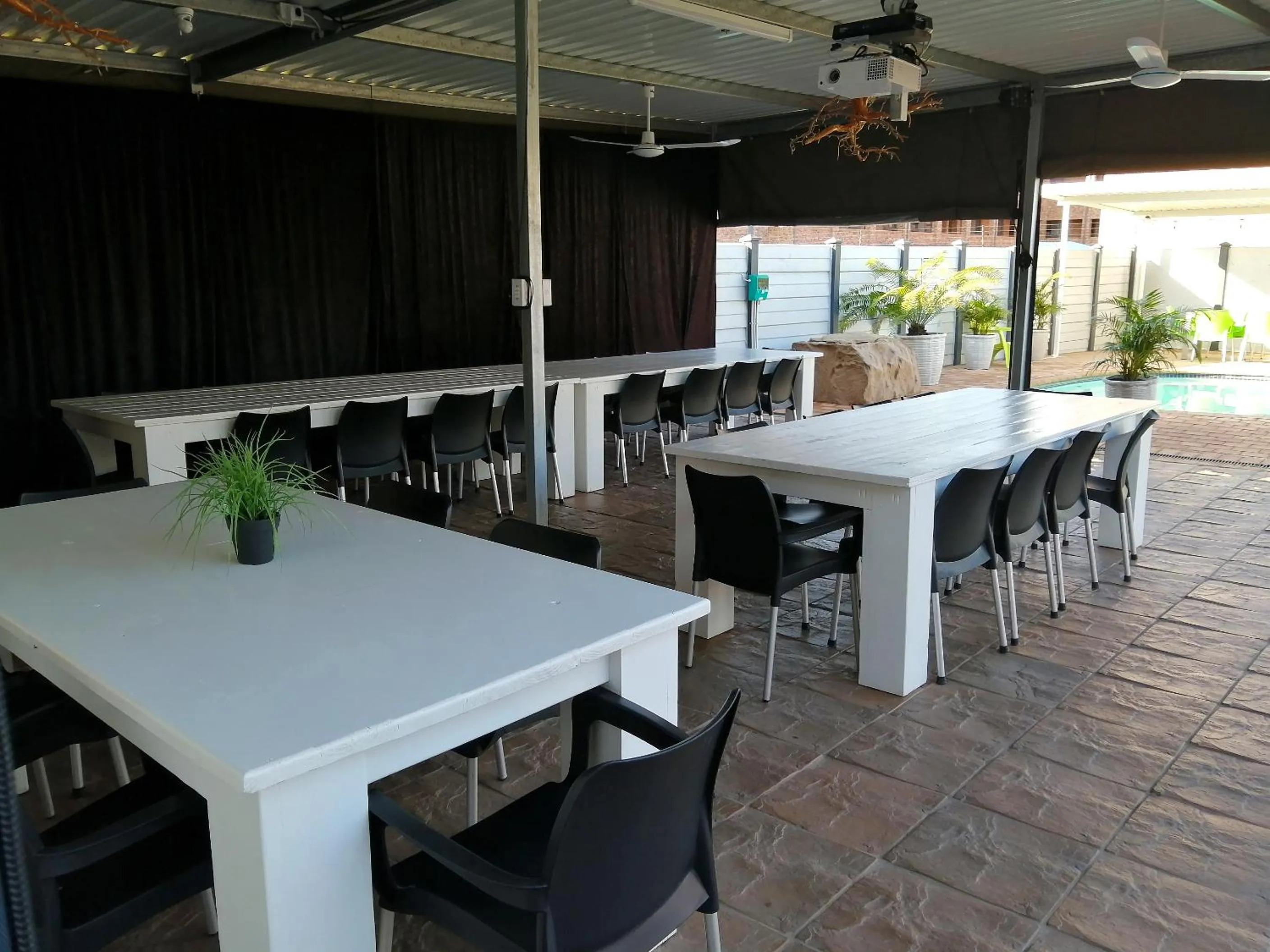 Restaurant/places to eat in Seagull Lodge