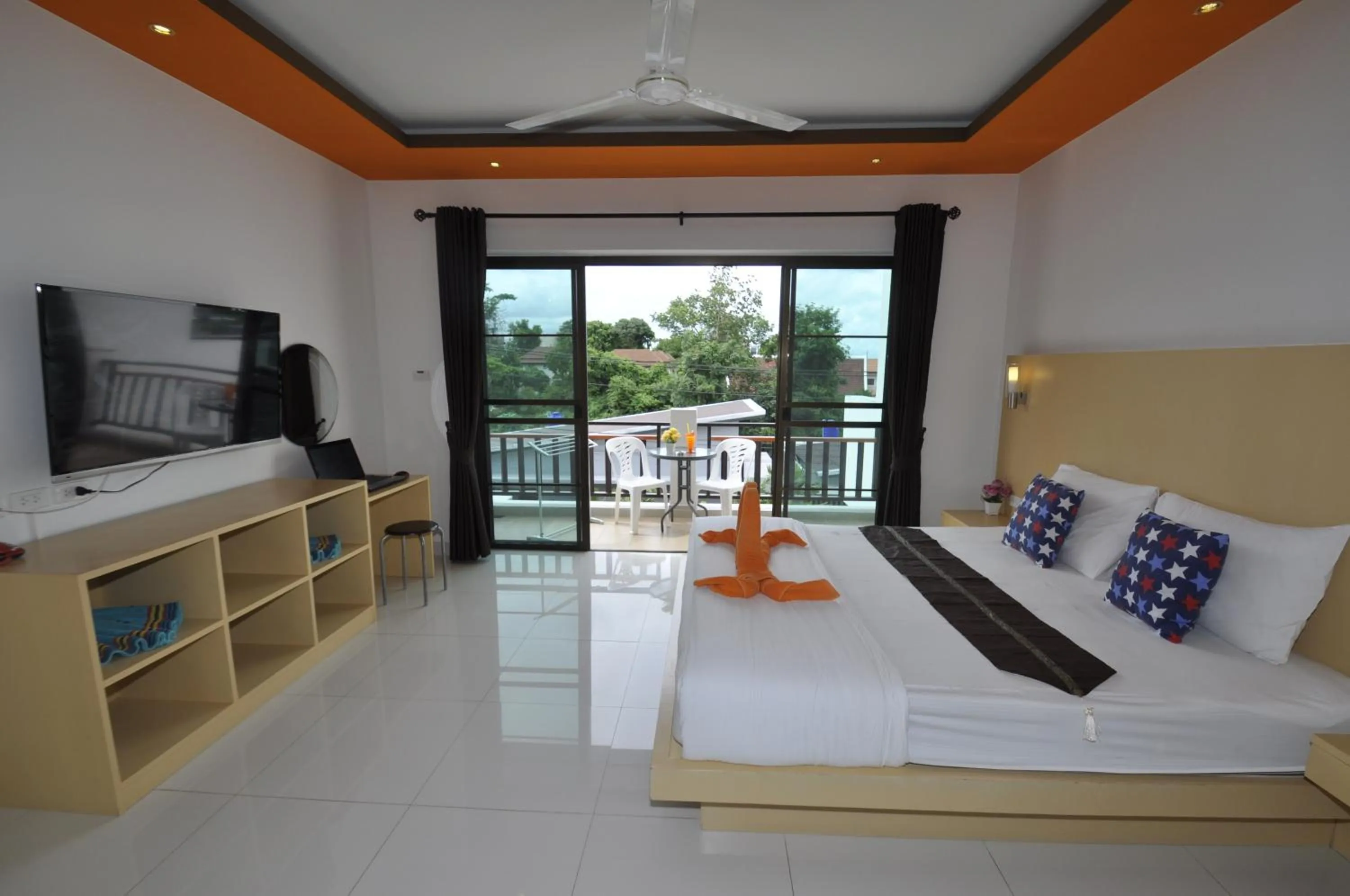 Balcony/Terrace, Bed in Duangjai Residence, Rooms & Apartments