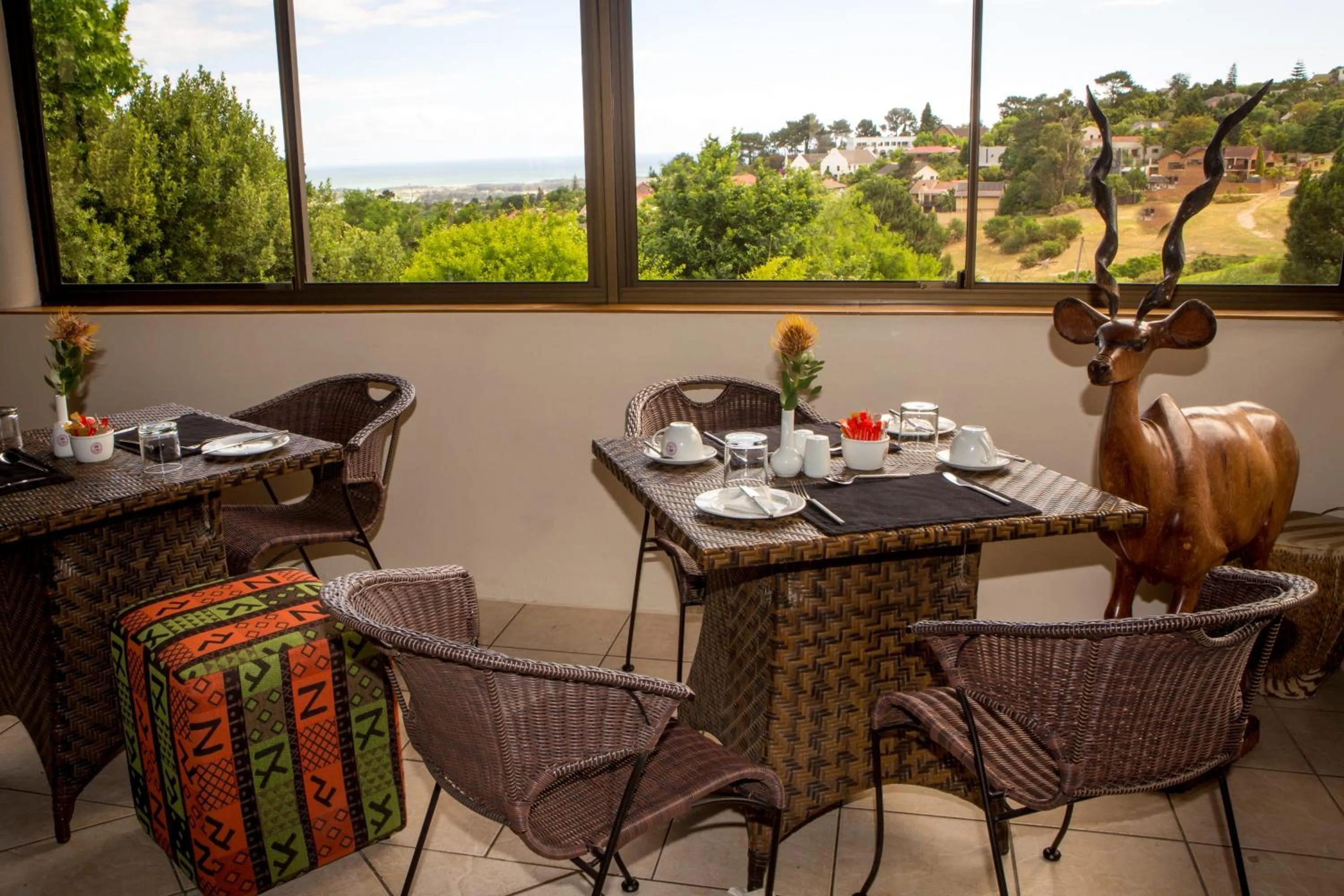 Restaurant/places to eat in Winelands Villa Guesthouse and Cottages