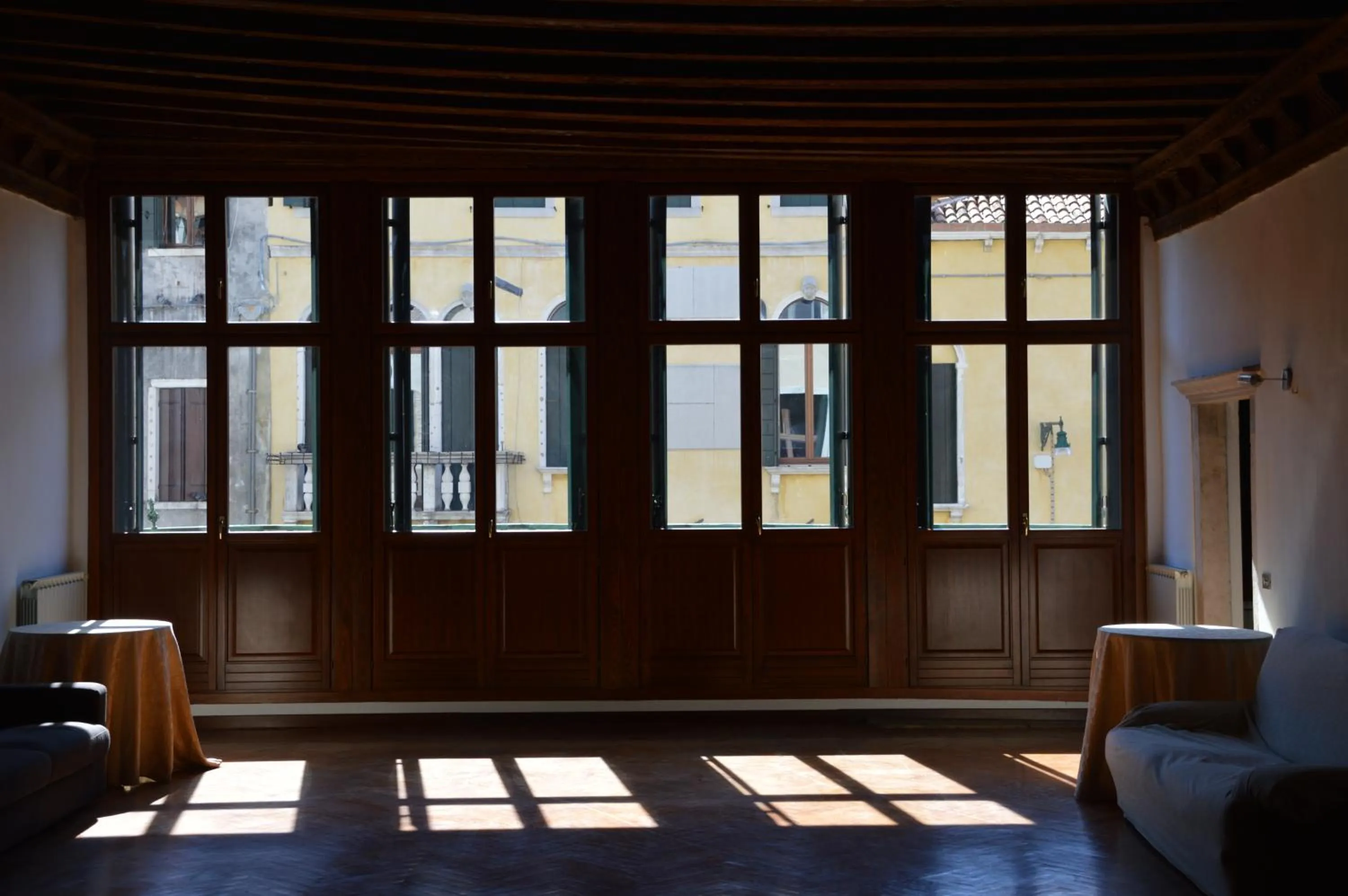 Decorative detail in Dorso Duro Apartment