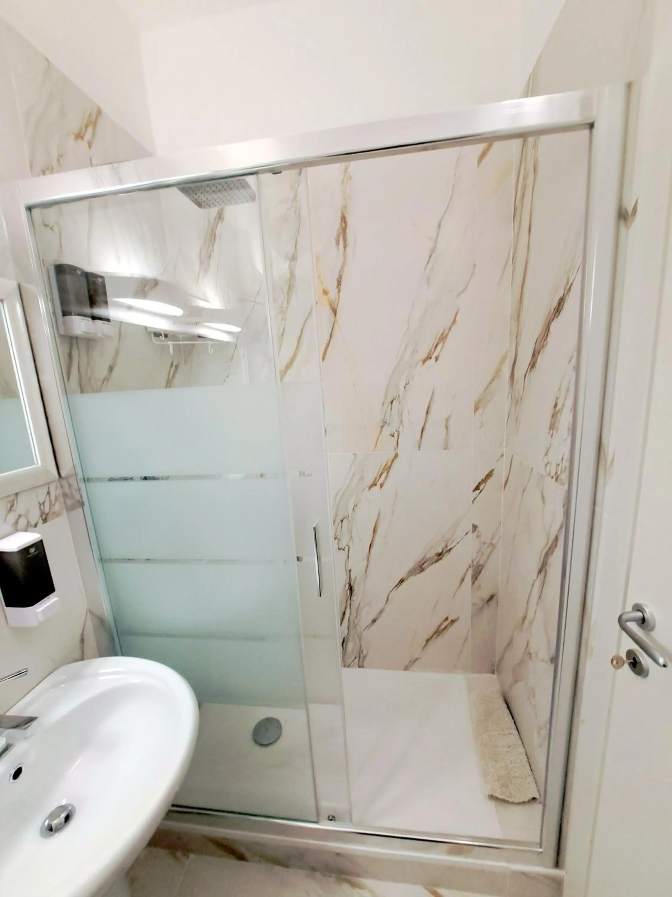 Shower in Bed & Breakfast A San Siro 75