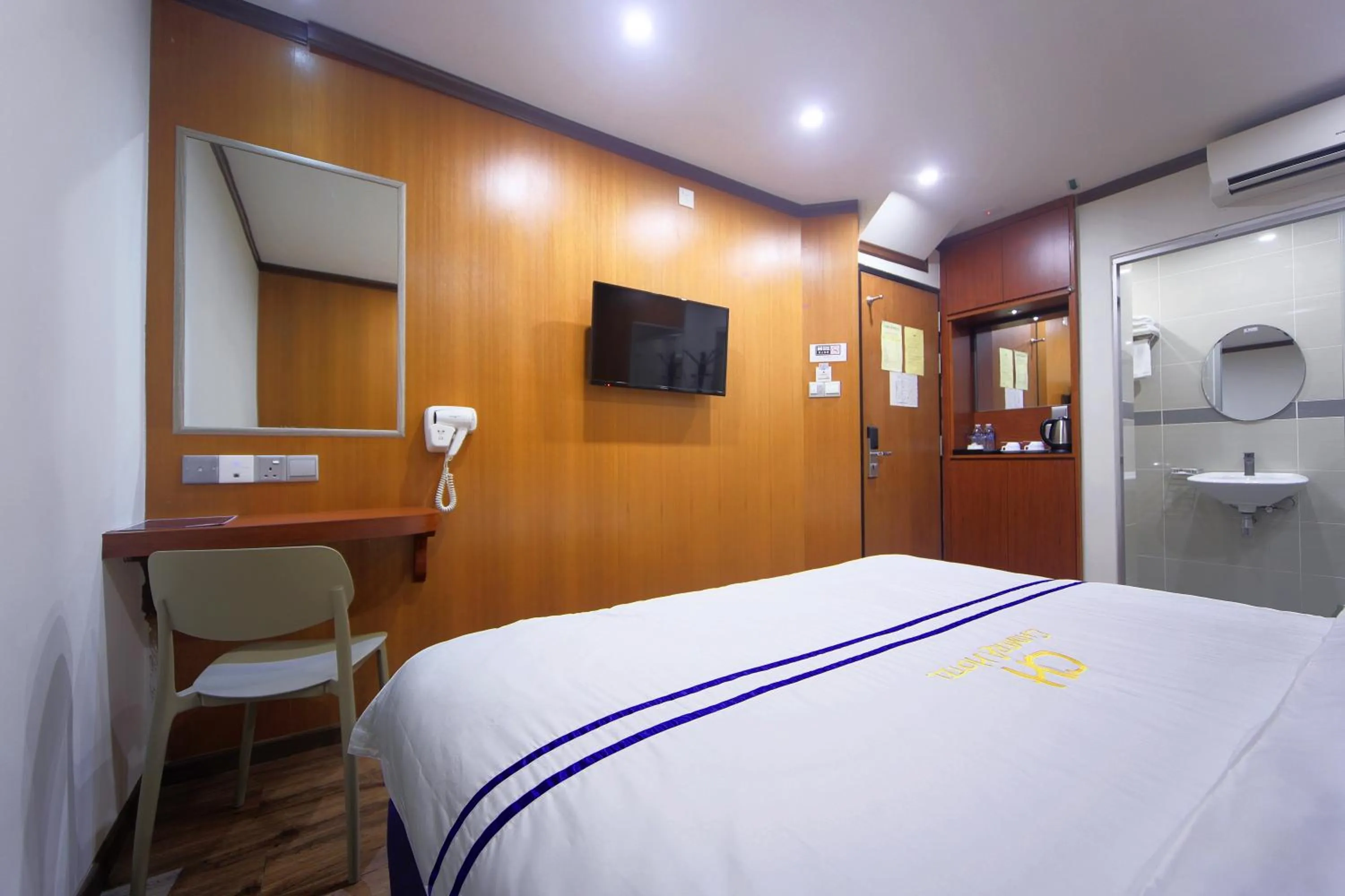 Bed in Chimera Hotel