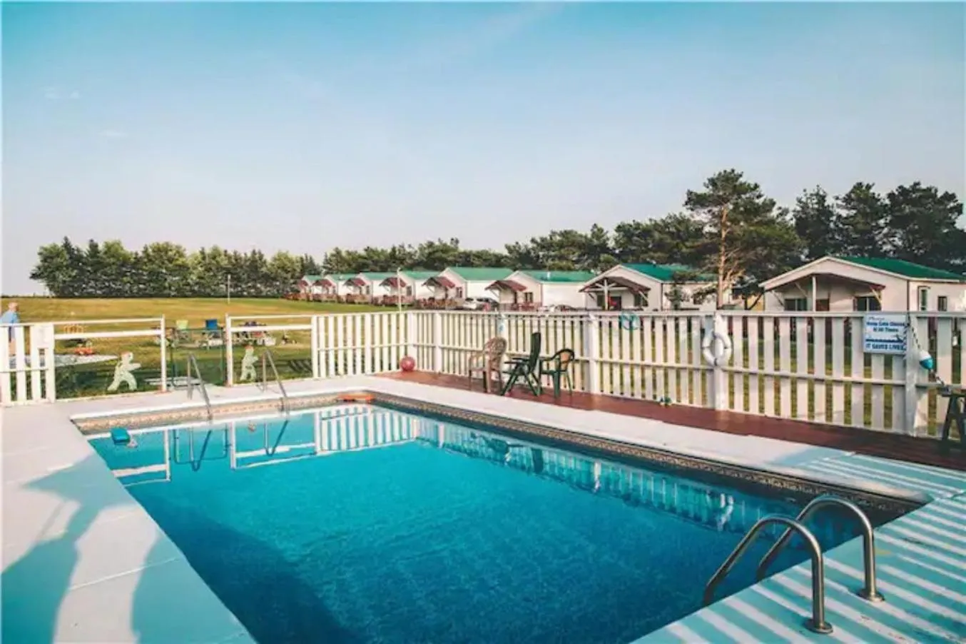 Swimming pool in Island Life Cottages