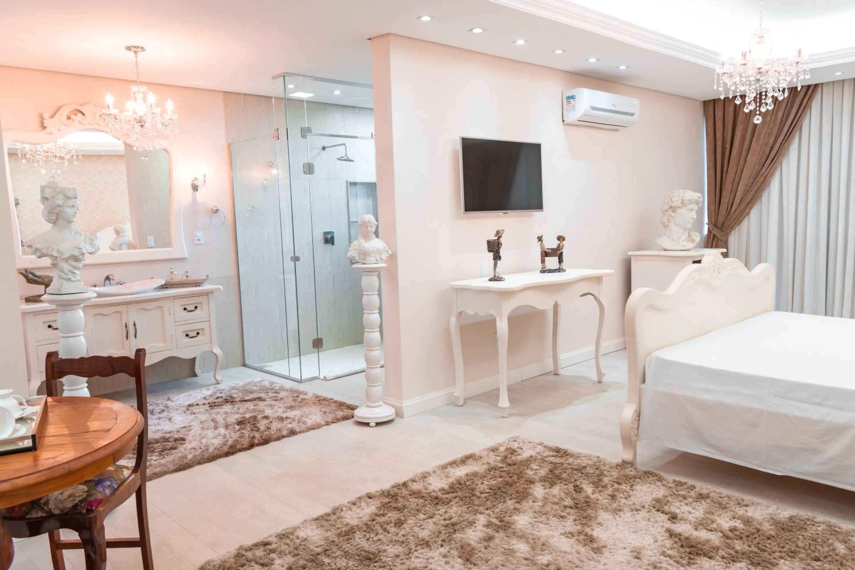 TV and multimedia, Bed in BellaMinas Pousada