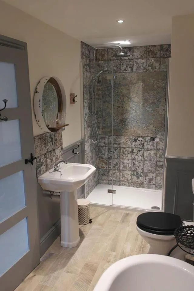 Shower in The Little Inn at Grasmere