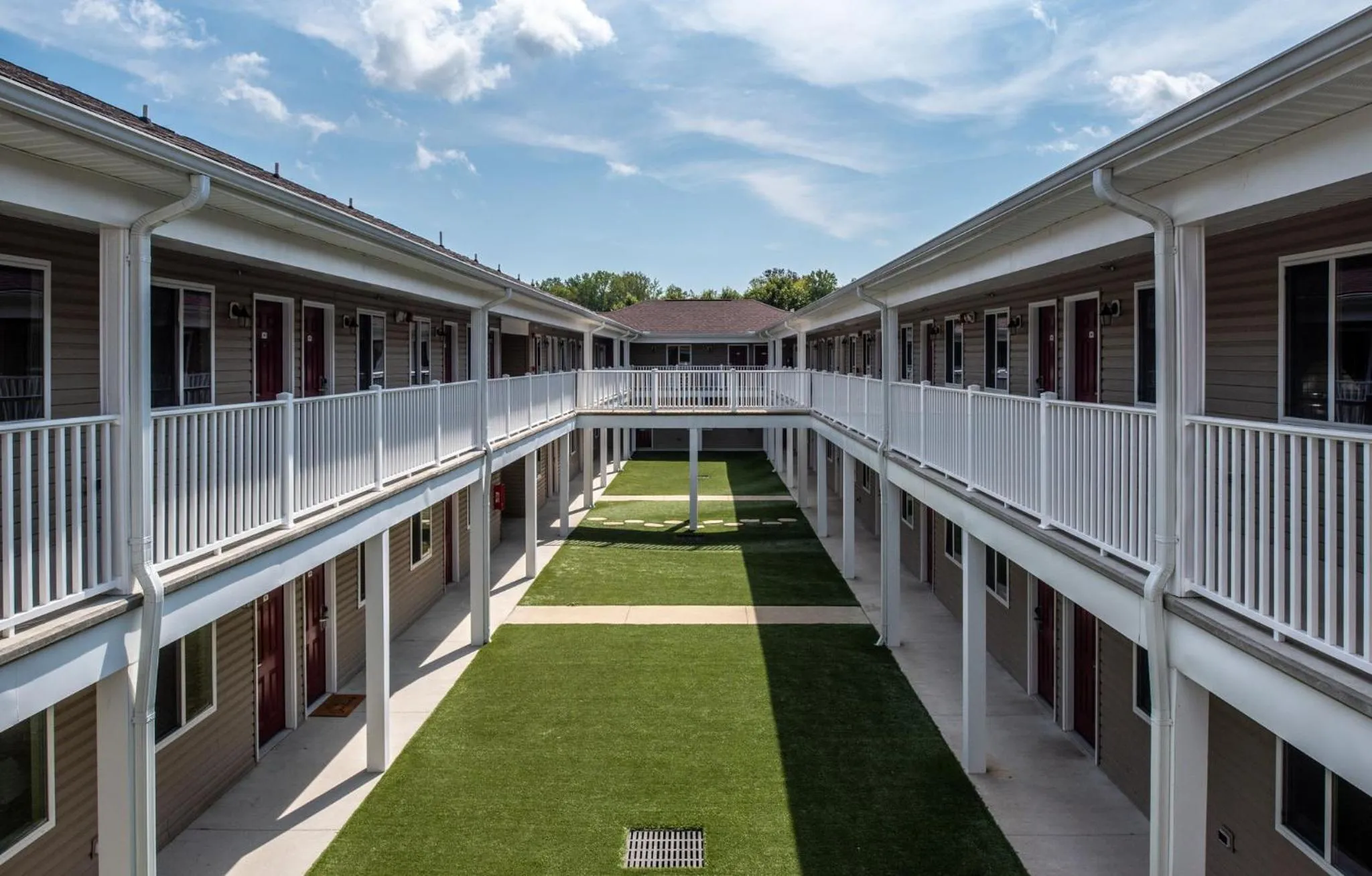 Inner courtyard view in Affordable Suites of America Stafford Quantico