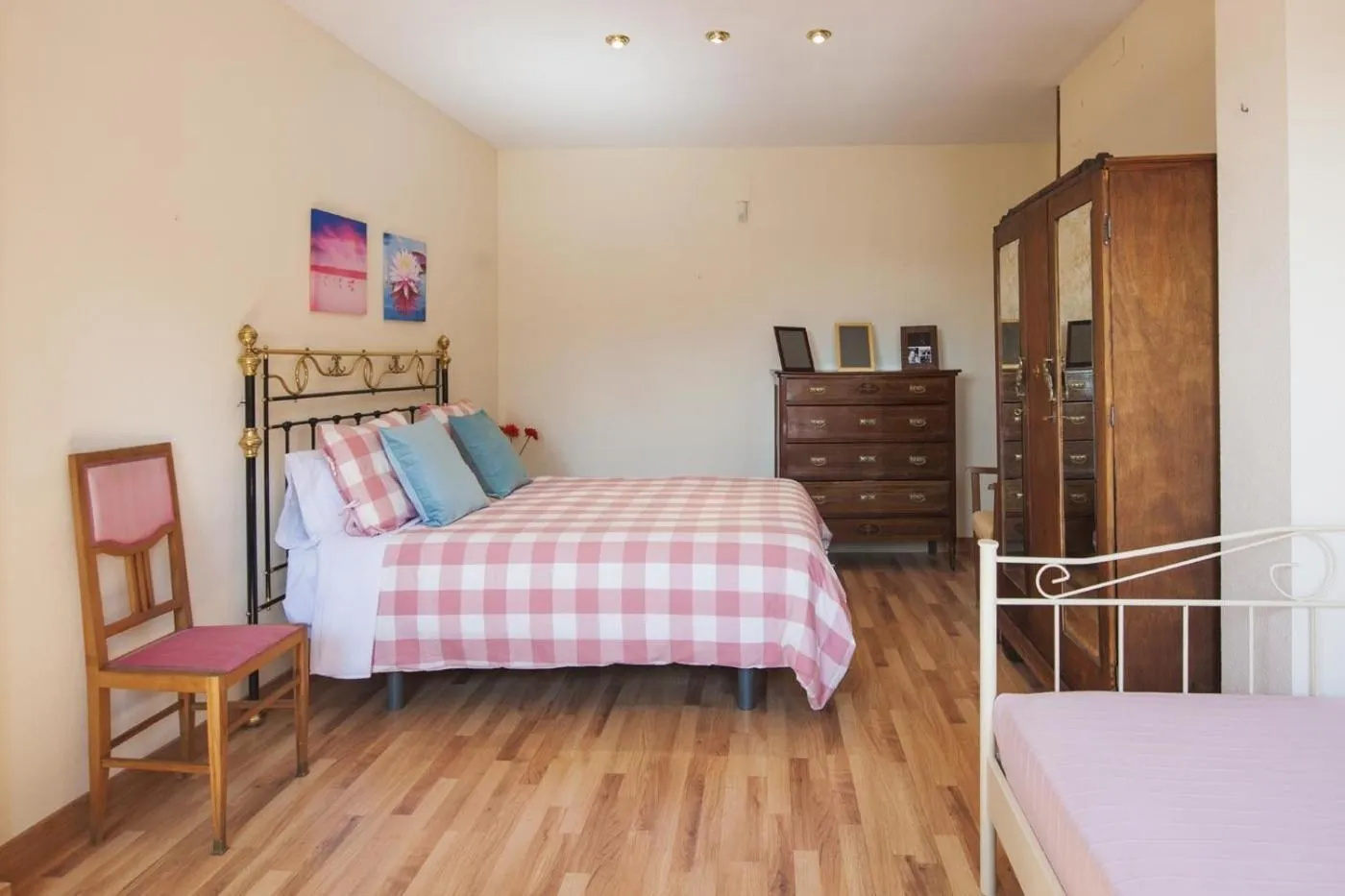 Photo of the whole room, Bed in Atico-Terraza Imperial