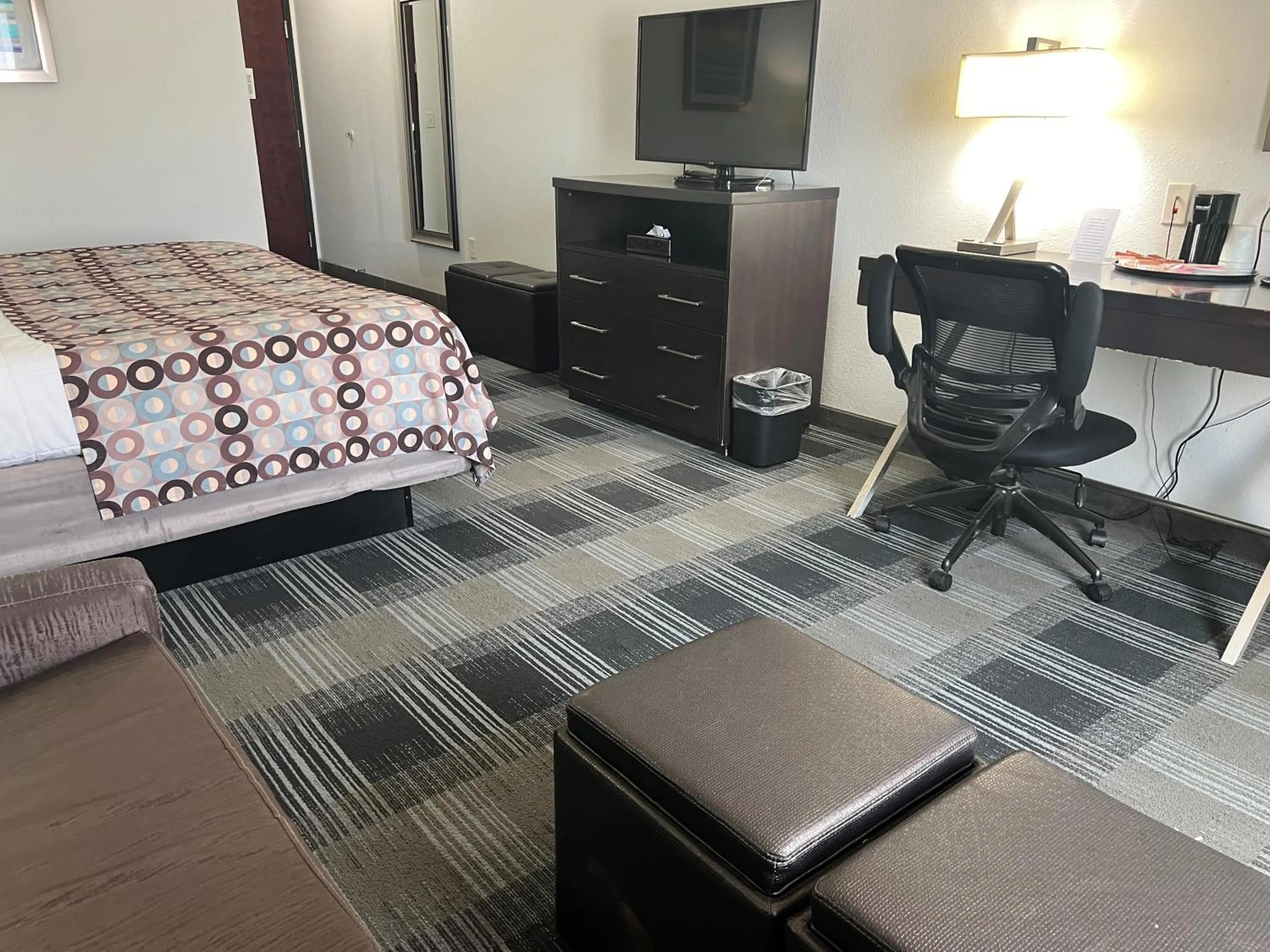 Bed in Days Inn by Wyndham Alva