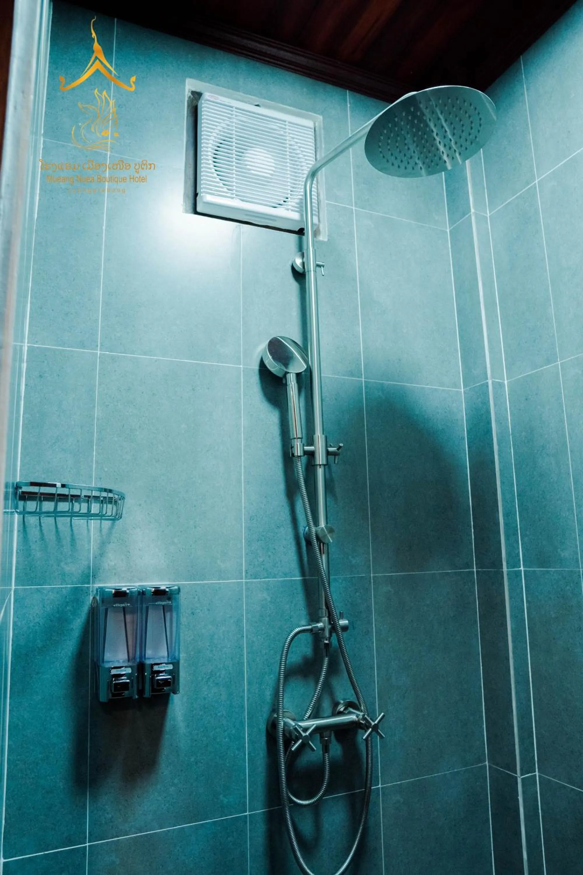 Shower in Mueang Nuea Boutique Hotel