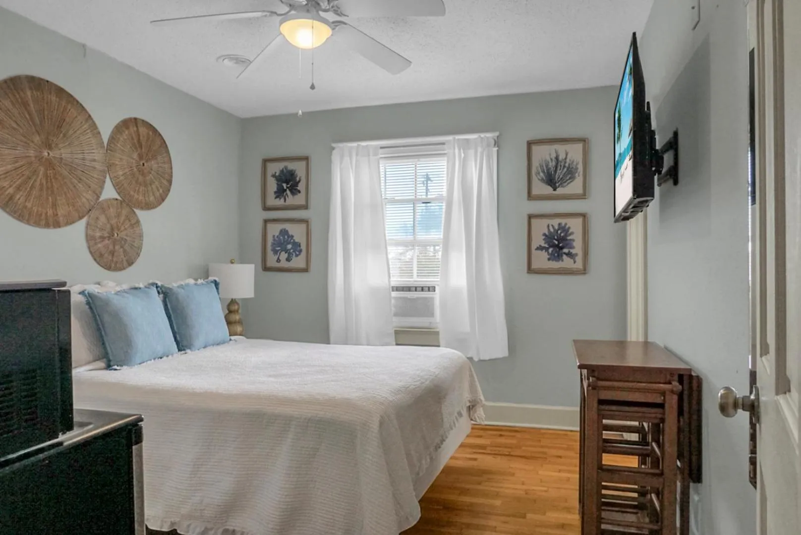 Bed in Carolina Beach Inn